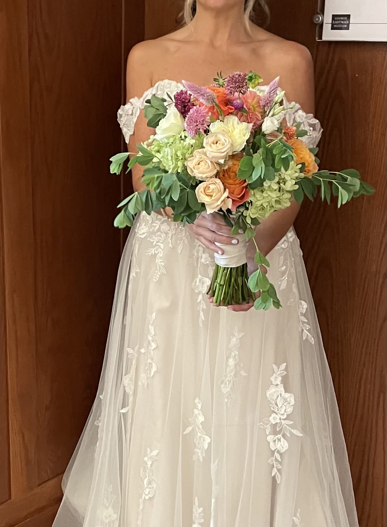 Garden Bouquet Garden Bouquet - Our custom wedding bouquets are our speciality, you can order in your color and size, perfect for a beautiful bride to walk down the isle.