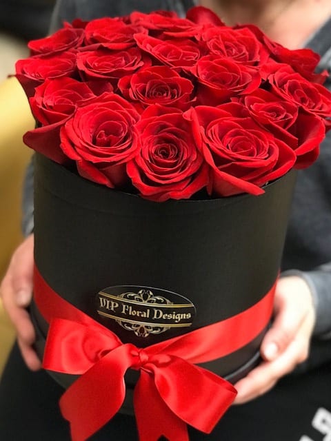 Round Hat Box ( 20-22 Red Roses ) - These stylish Hat Roses Box make an unexpectedly elegant presentation. About 20-22 fresh red roses.