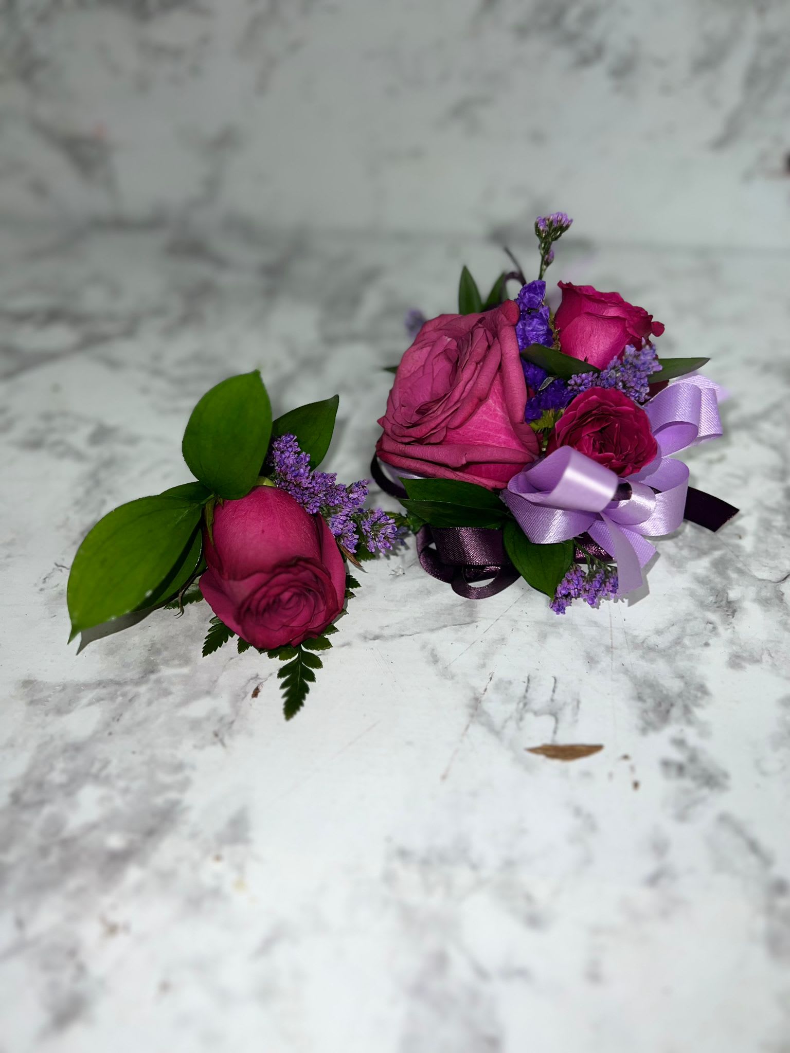 Corsage and Boutonier - This couple cannot be missing at your Prom or at your wedding. Designed with the best selection of Flowers. You must contact our customer service team