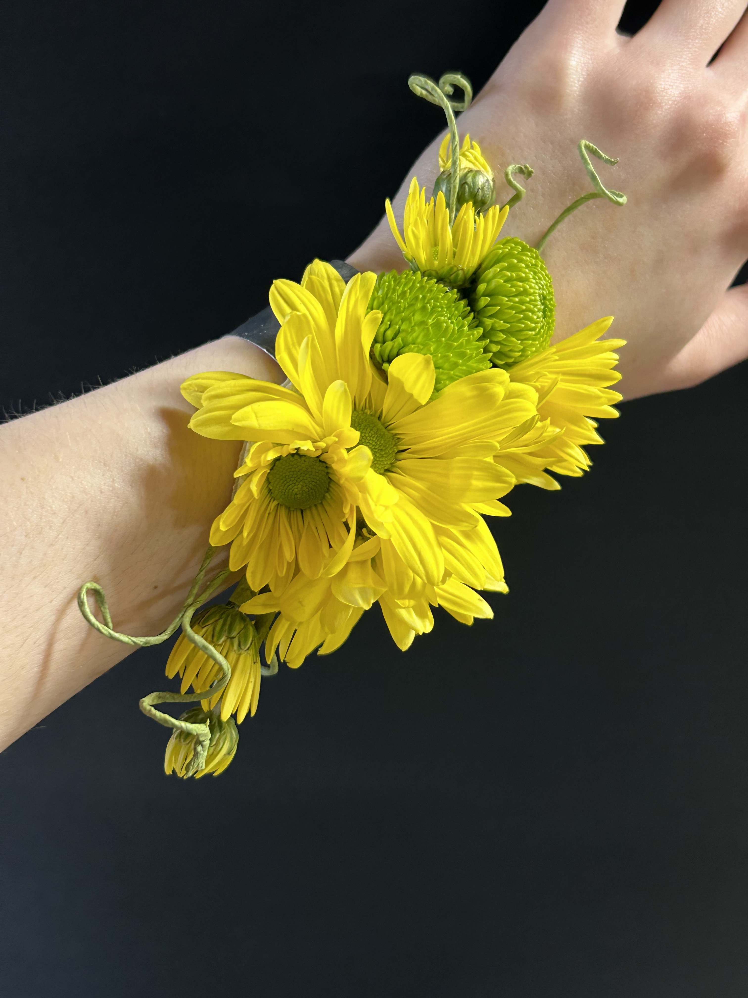 Corsage Wristlet Sunshine - Bright yellow daisy wrist corsage.