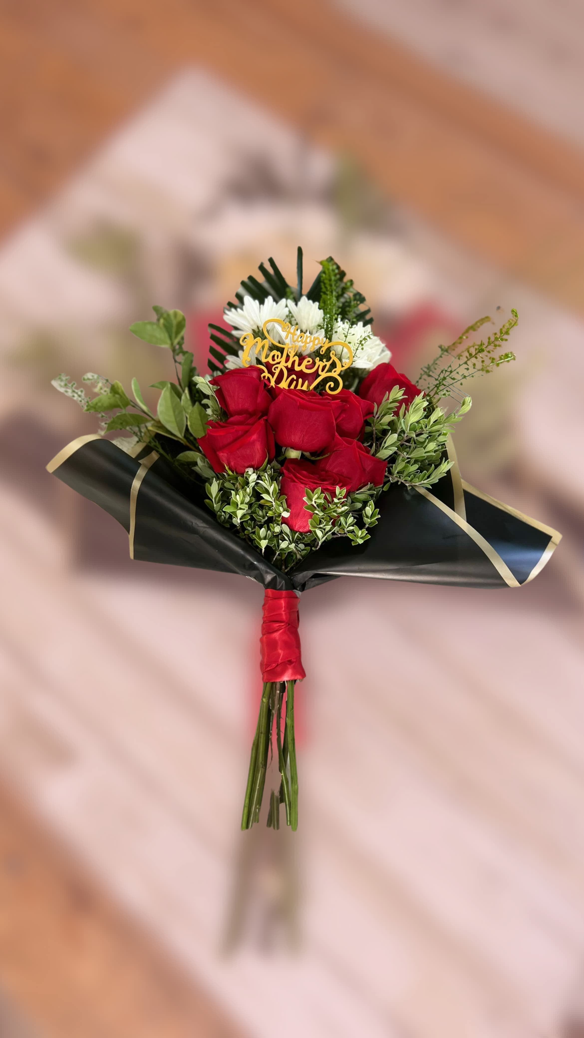 Flower Bouquet Mom - A stunning floral bouquet crafted exclusively for Mother's Day, featuring a harmonious blend of vibrant and fragrant flowers, expressing love and gratitude in every petal.