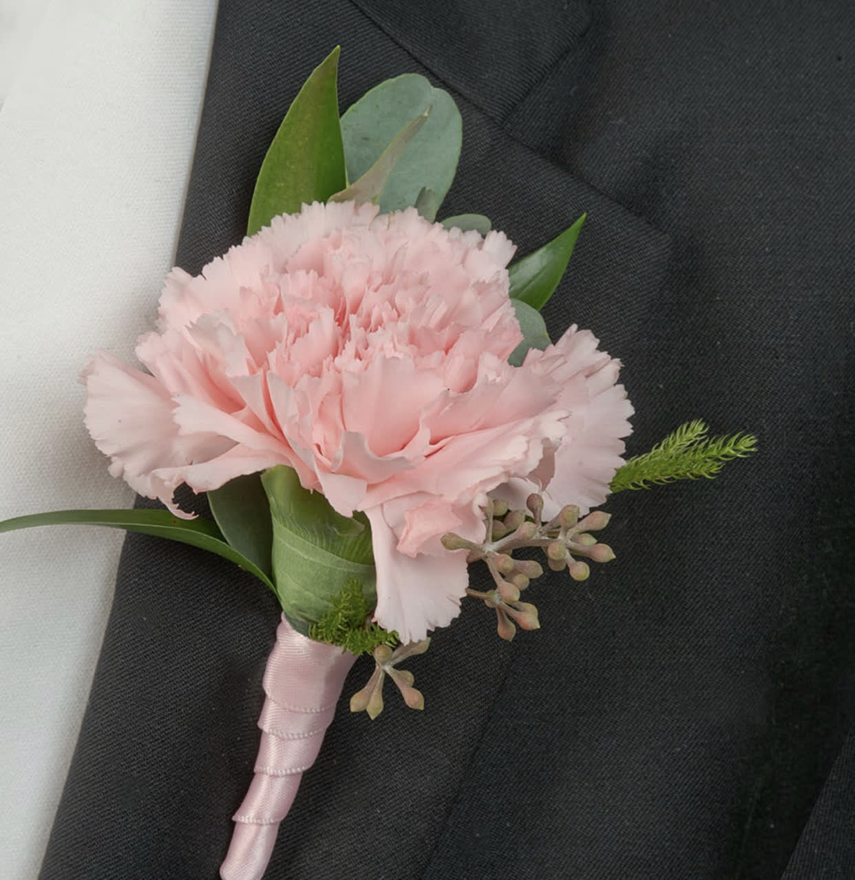 Carnations boutonniere - Boutonnière to place on attire to match evening attire.