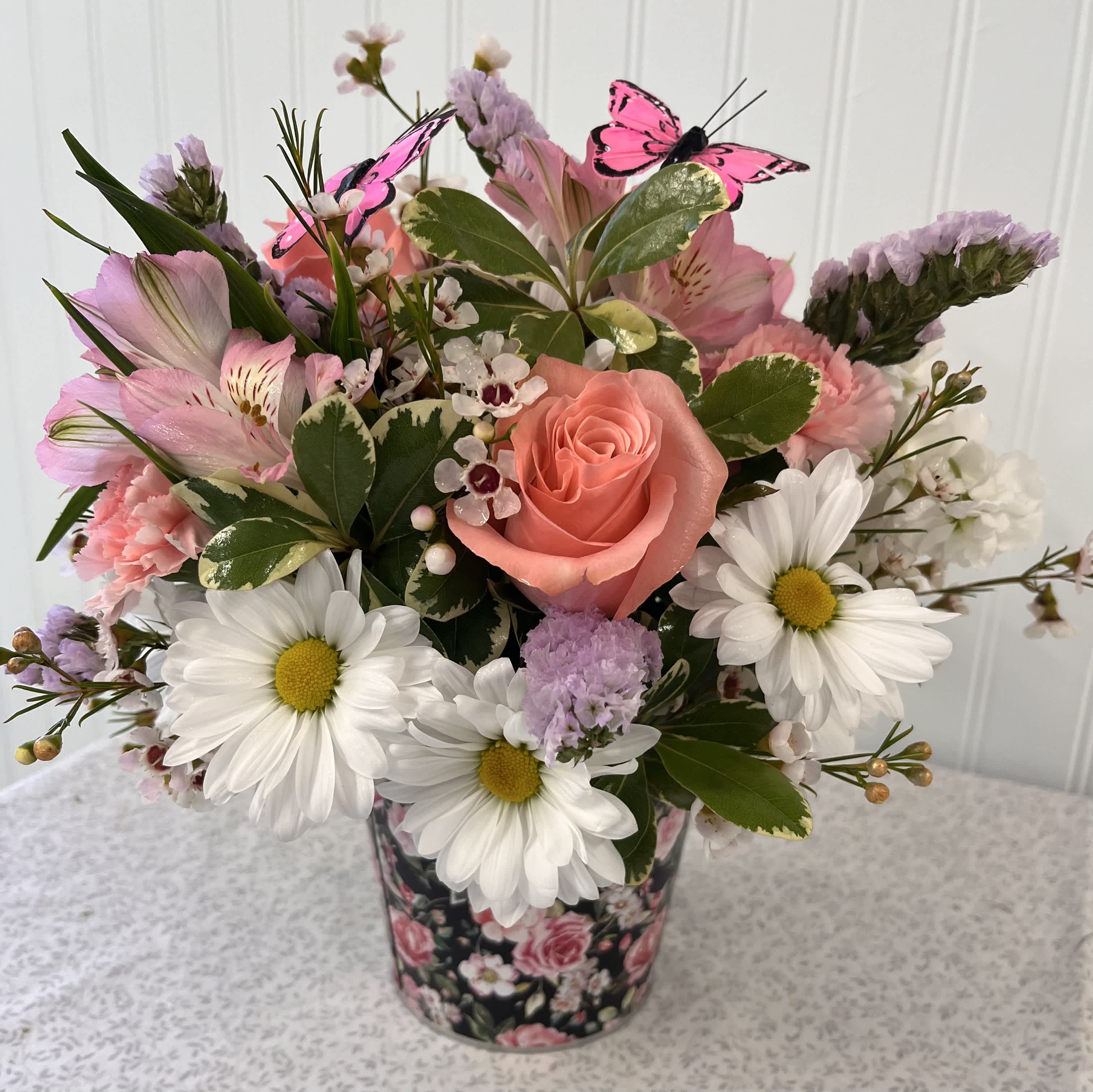 To &quot;Mum&quot; With Love - Our To &quot;Mum&quot; With Love is a perfect addition to you moms kitchen table where she can display it proudly. This lovely colored bouquet will make her smile. 