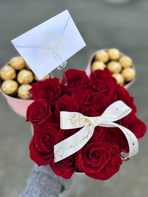 PINK MICKEY  - PINK MICKEY BOX WITH ROSES AND CHOCOLATES