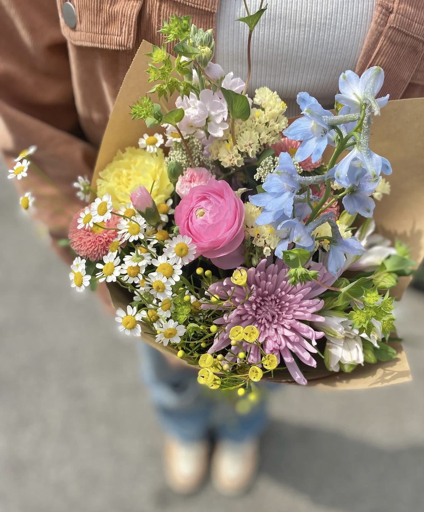 Pastel Vibes Pastel Vibes - Celebrate spring with this spring-filled mix flower bouquet! Wrapped in brown kraft paper.