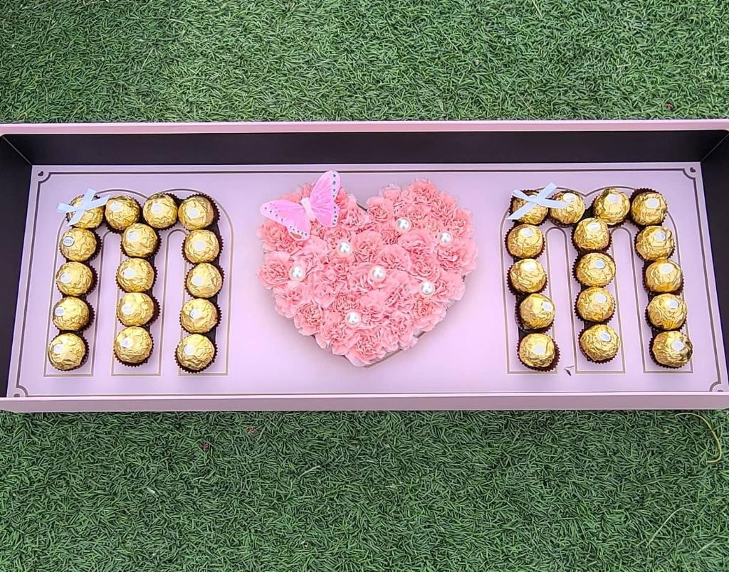 Mom box  - Mom box with chocolates