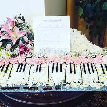 Custom Sympathy Pieces - There are many ways to remember your loved ones, choosing a memorable floral decoration is a great way to pay your final respects. We will work with you to design a custom piece that speaks to the beautiful mark your beloved left on this world. Please call to discuss pricing options. Requires 48 hour advance notice to prepare.