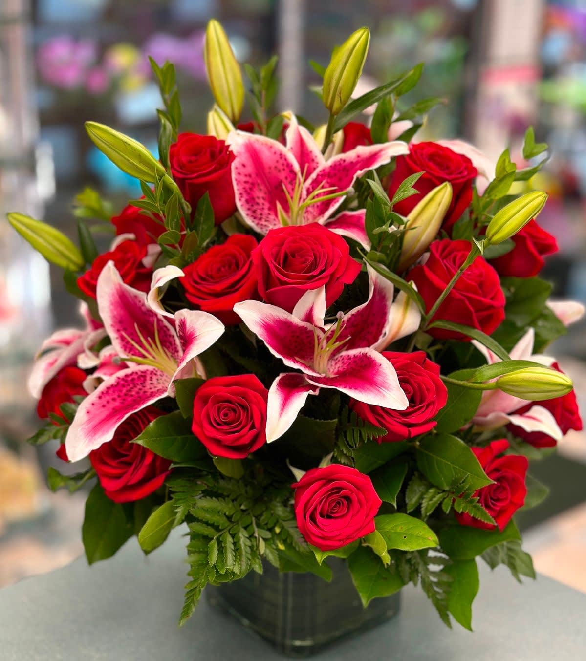 Red roses, pink lilies Red roses, pink lilies - 18 Red roses, 4 pink lilies with leather leaves in a beautiful glass vase.