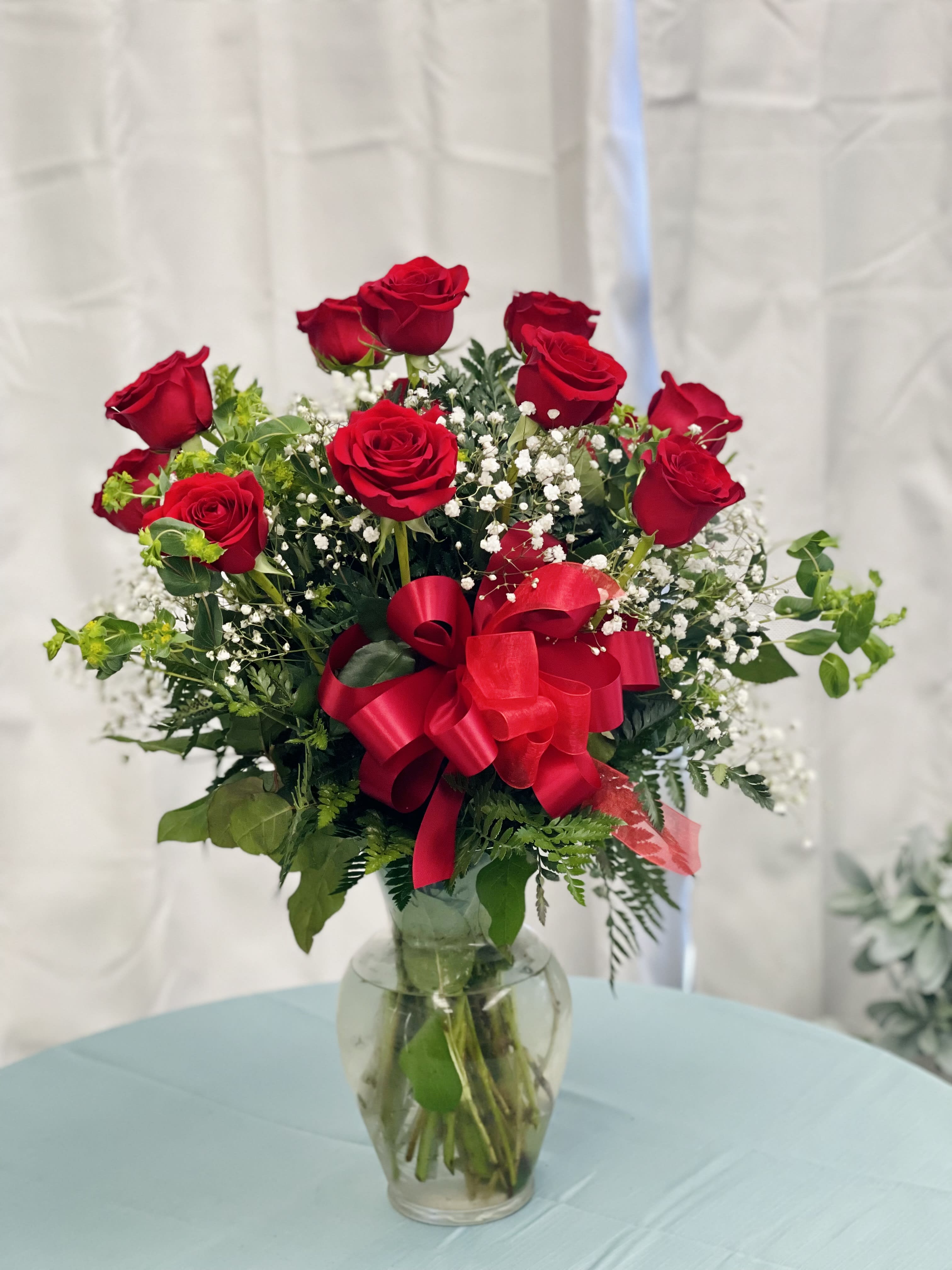 Classic Dozen Roses Classic Dozen Roses - The perfect way to show your love to that special someone A dozen red roses with baby's breath arranged (Available in different colors)