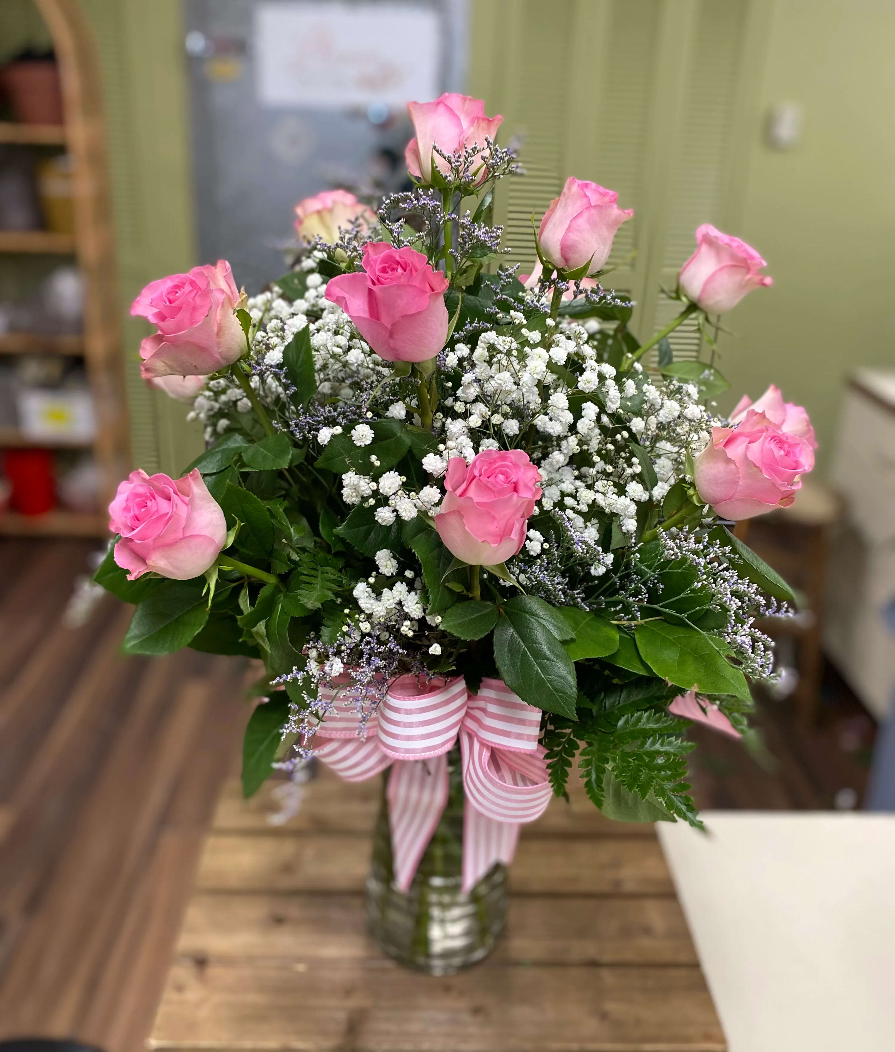 Dozen Hot Pink Roses with Babies breath &amp; Caspia.-BN - SHADES OF HOT PINK ROSES MIGHT BE DIFFERENT FROM PICTURE. 12 Hot pink roses ( shades of pink may vary ). The arrangement  will include SEASONAL greenery and fillers , a glass Vase ( design of vase may vary ). It will include a bow. 