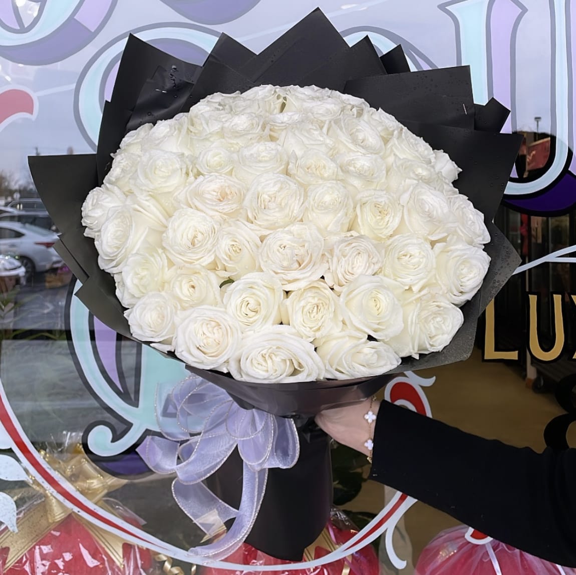 Blanca Rosa Bouquet - 50 Premium White Roses 