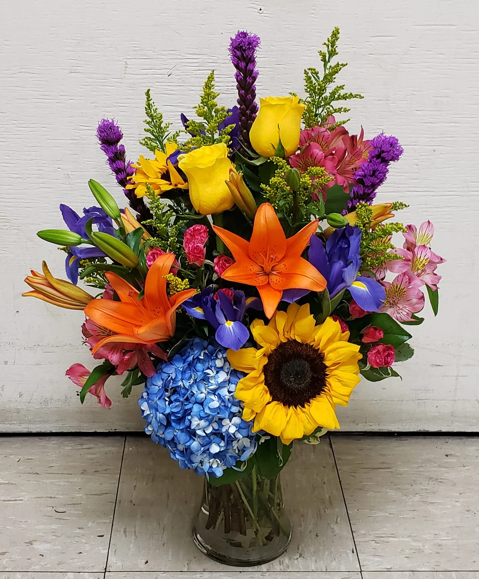 [TT-ARR79]:  FESTIVE GARDEN ARRANGEMENT - FESTIVE GARDEN ARRANGEMENT BY TWIN TOWERS FLORIST