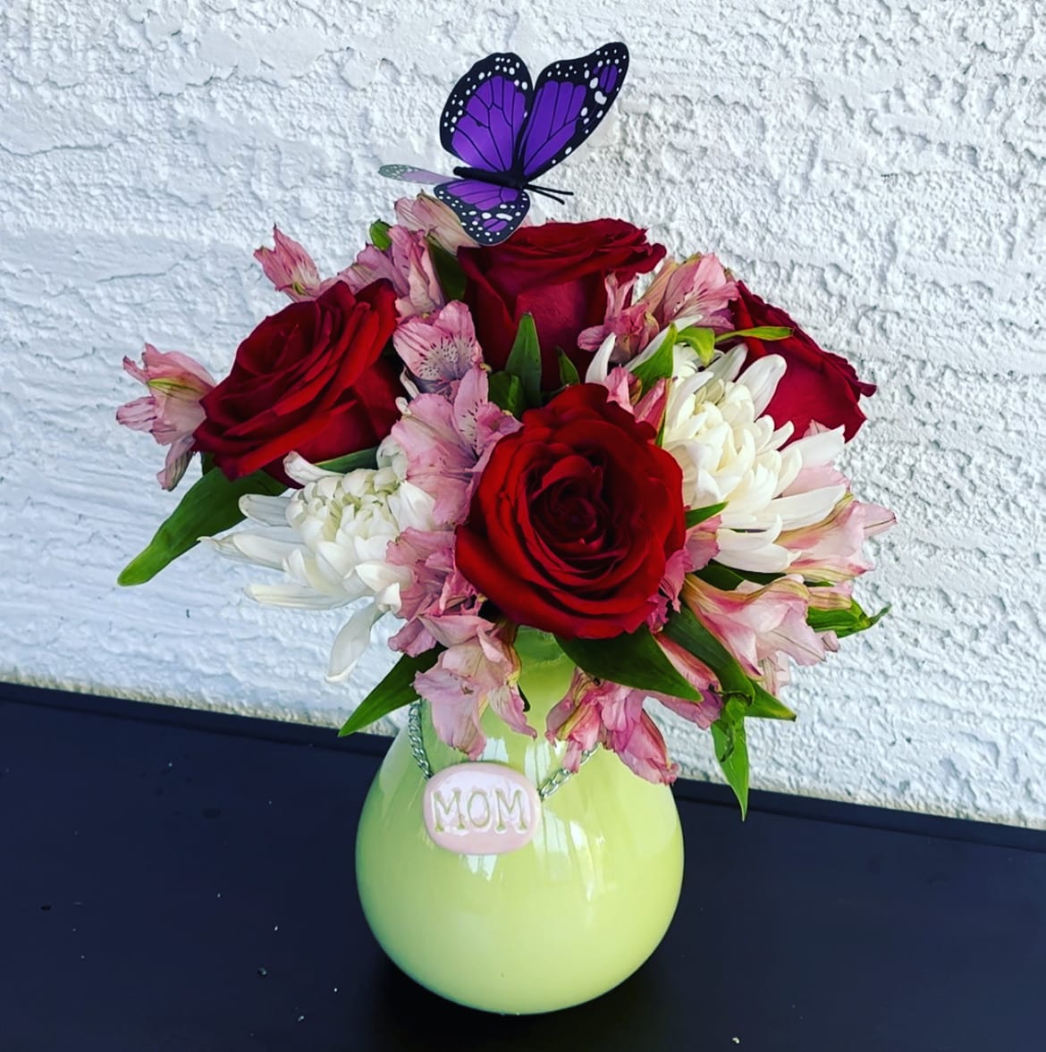 Mom Mom - With our special and unique creations we want to touch the heart of each person who receives one of our arrangements. We have put all our talent and love into each and every one of the creations. You are our inspiration.