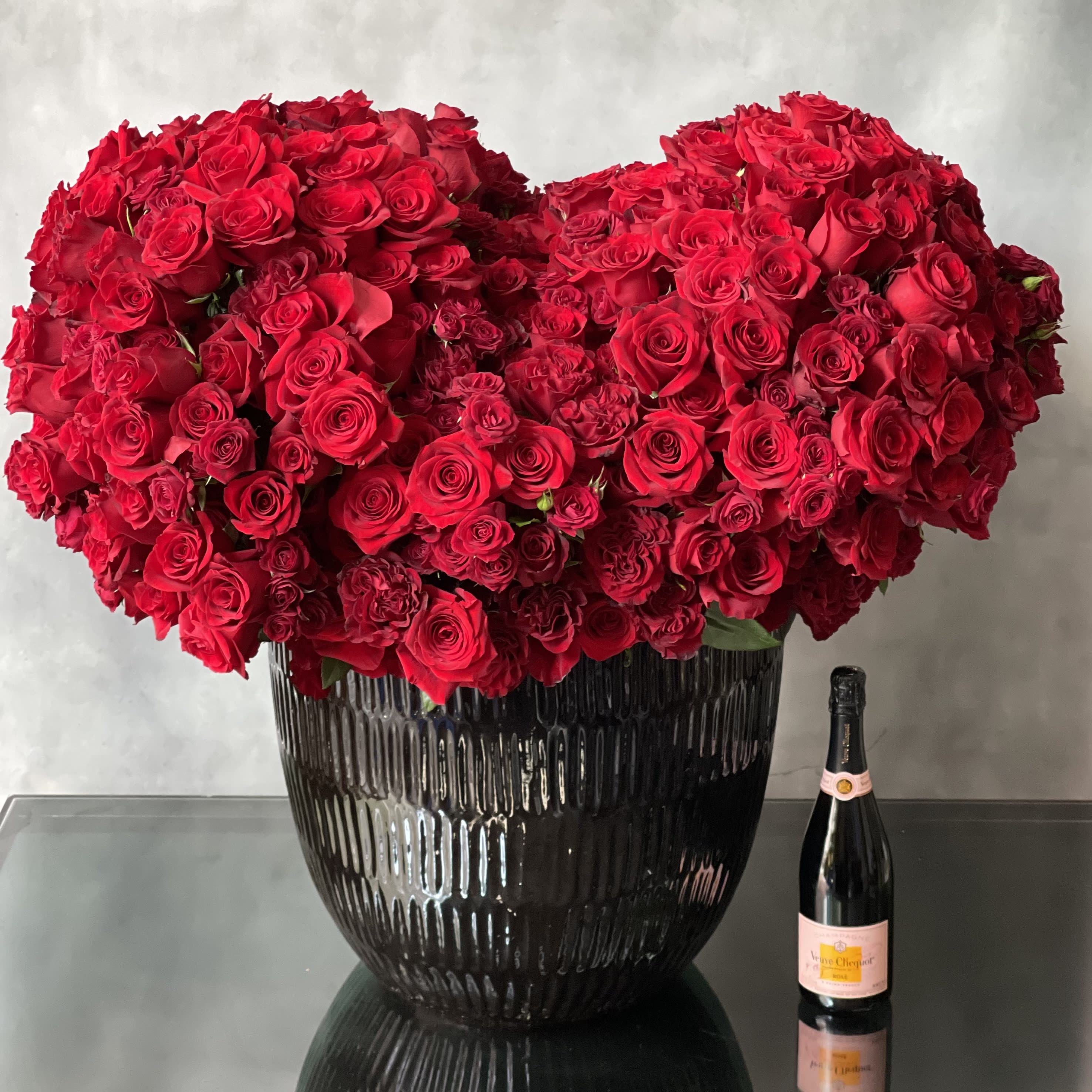 Tell it like it is - Sherman Oaks Florist Tell it like it is - Sherman Oaks Florist - Layers of roses