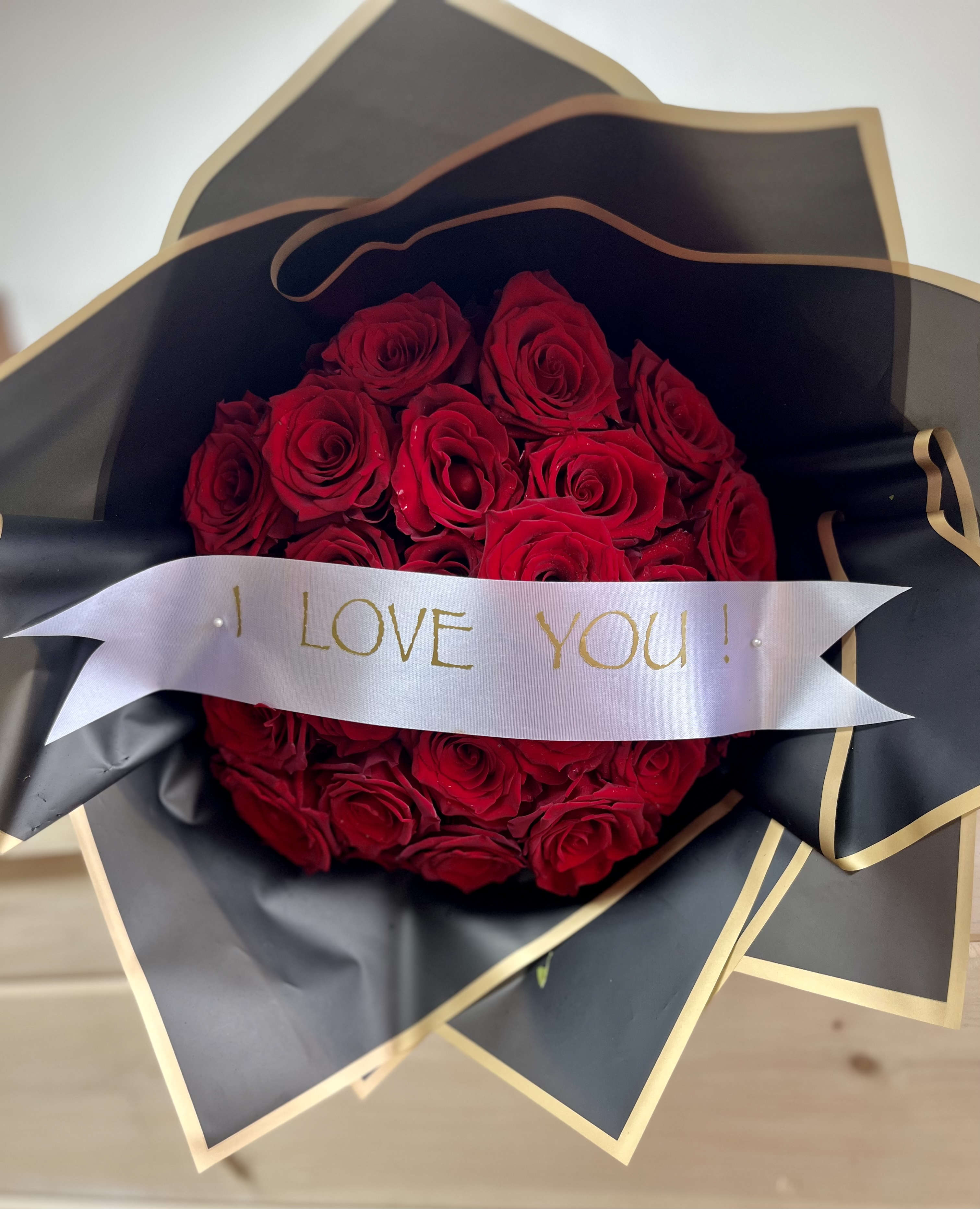 Ramo de Rosas  - Bouquet of 24 premium long stem Red Roses can be done in white, pink or purple as well as a mix of colors, please specify your selection of colors &amp; message banner in the special notes.    
