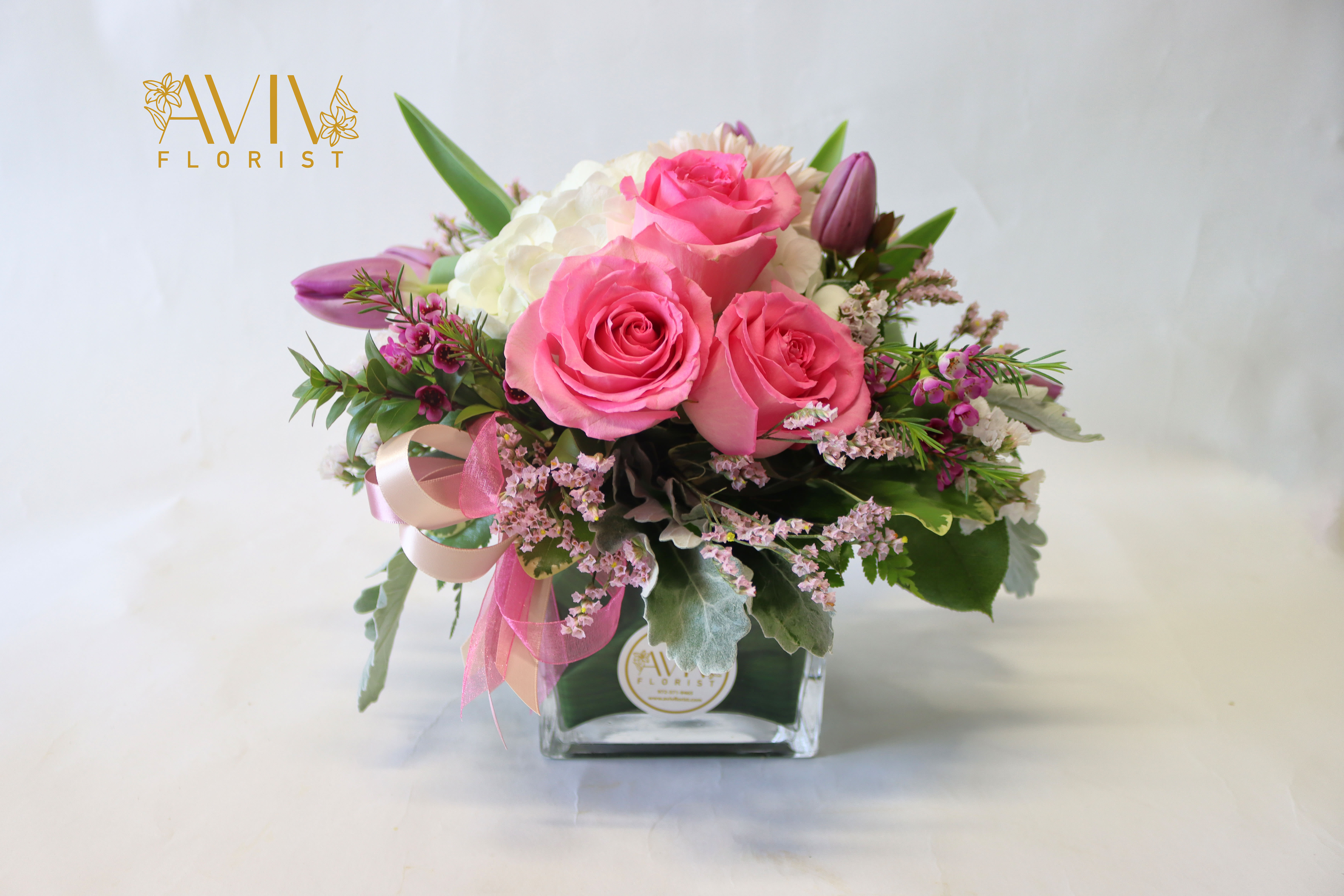 Sweetheart - This pretty and fresh flower arrangement is truly a dream!