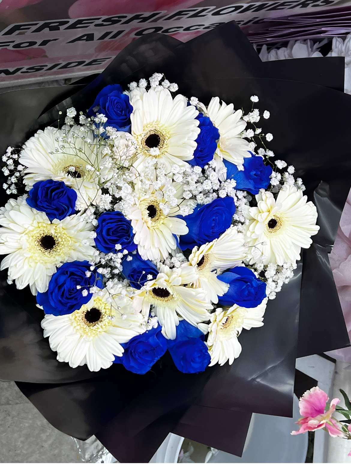 Royal blue roses and gerberas white  - Blue roses and gerberas bouquet  ! 10 gerberas and 12 blue roses  Add a personalized ribbon !! Let us know in the notes section or add it at check out 