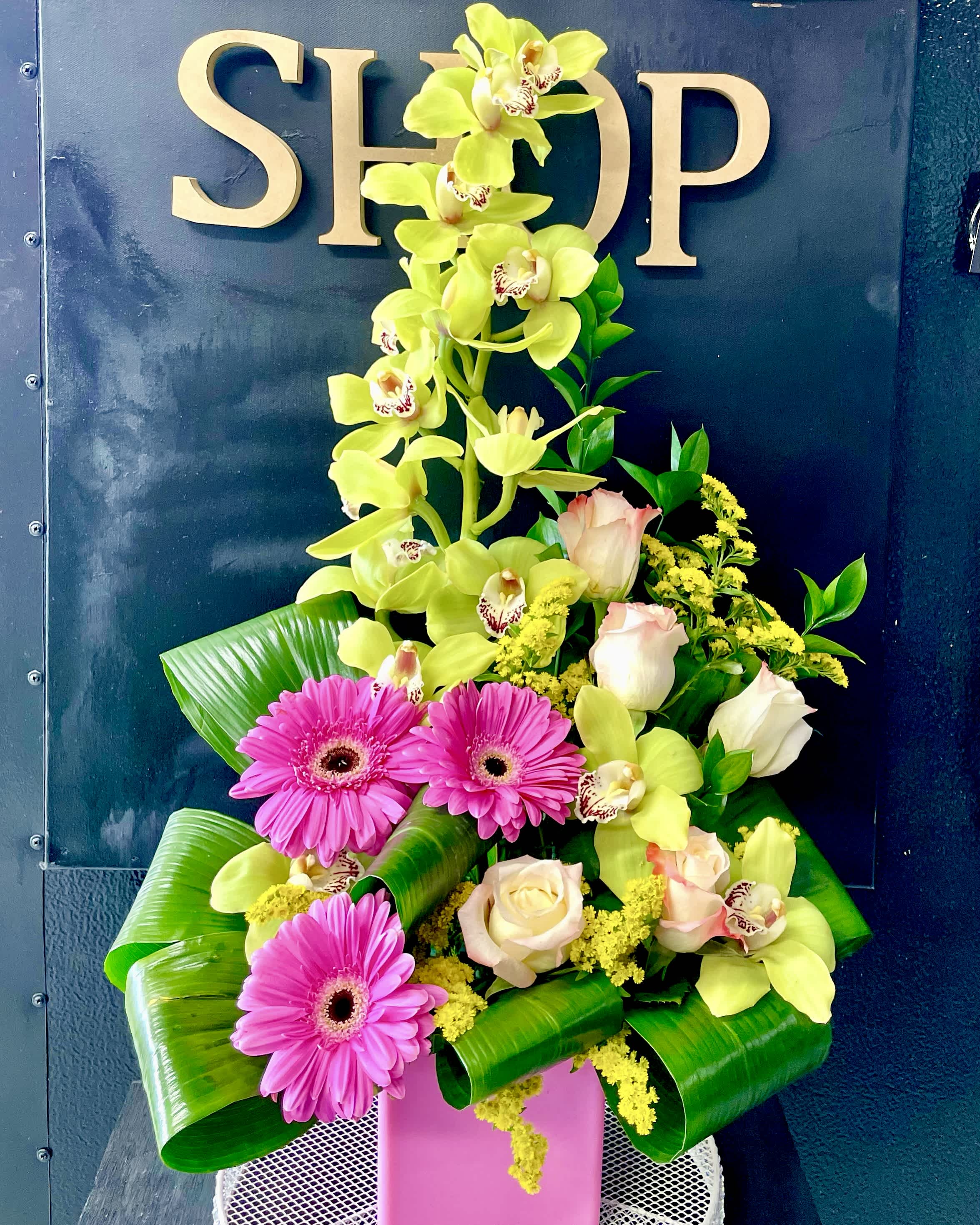 sunny bright- 3 roses flower shop - Big arrangement for different occasions, with orchid, roses and gerberas.