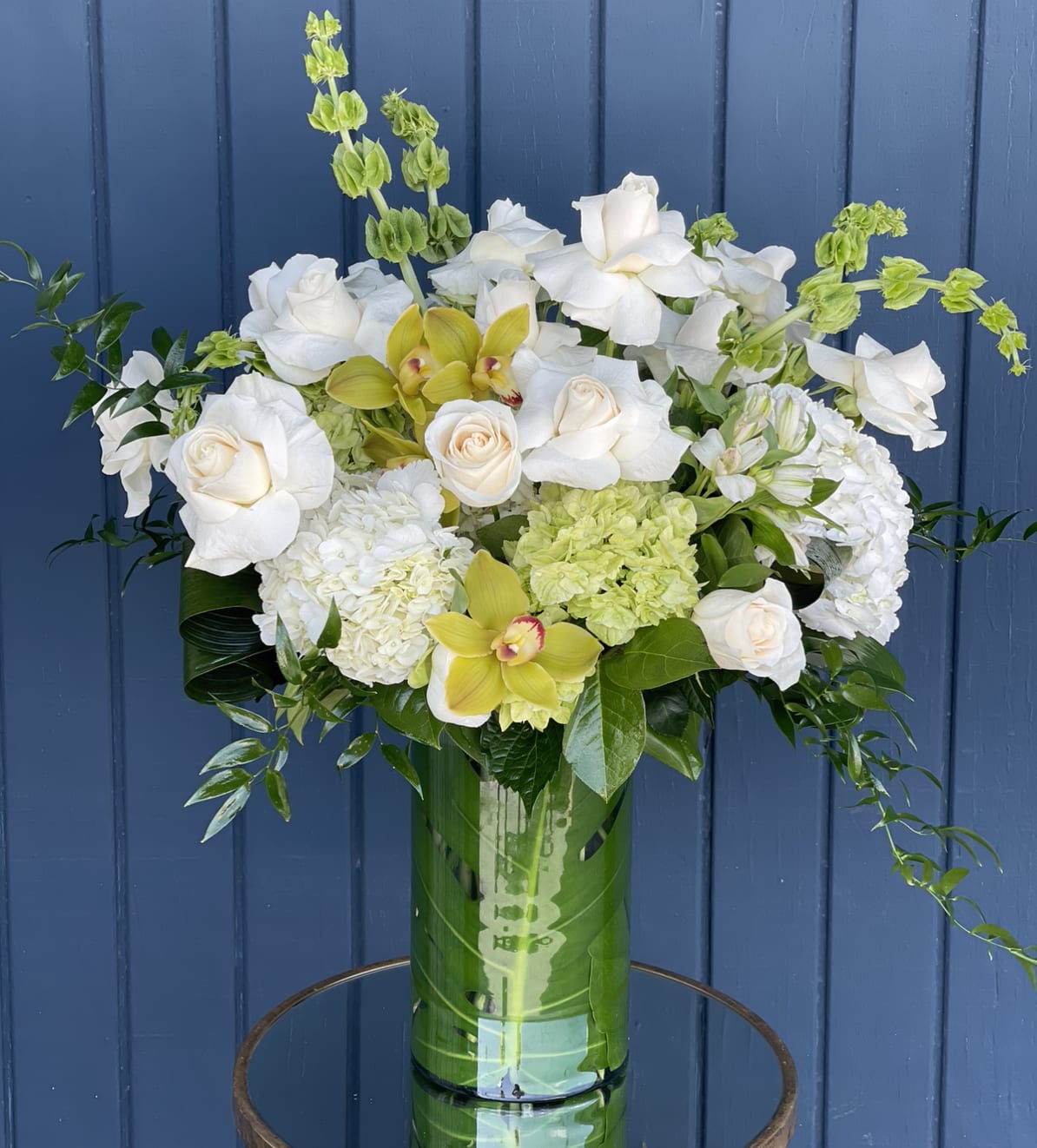 Esmeralda Esmeralda - Beautiful delicate bouquet for any occasion. May be in a vase or box, your choice. ▪️ All prices in USD ($) ▪️ Disclaimer : Photos and visual presentation of the products represent an overall style, look and feel, which we may not be able to identically replicate in some instances ▪️ Delivery to their door Each bouquet is unique and is prepared by an expert florist and our customer service team is at your service to ensure the best experience possible. ▪️Bouquets you can enjoy for longer Some flowers arrive a little closed to ensure extra freshness and protection during shipping. Enjoy the magic of seeing them fully bloom.