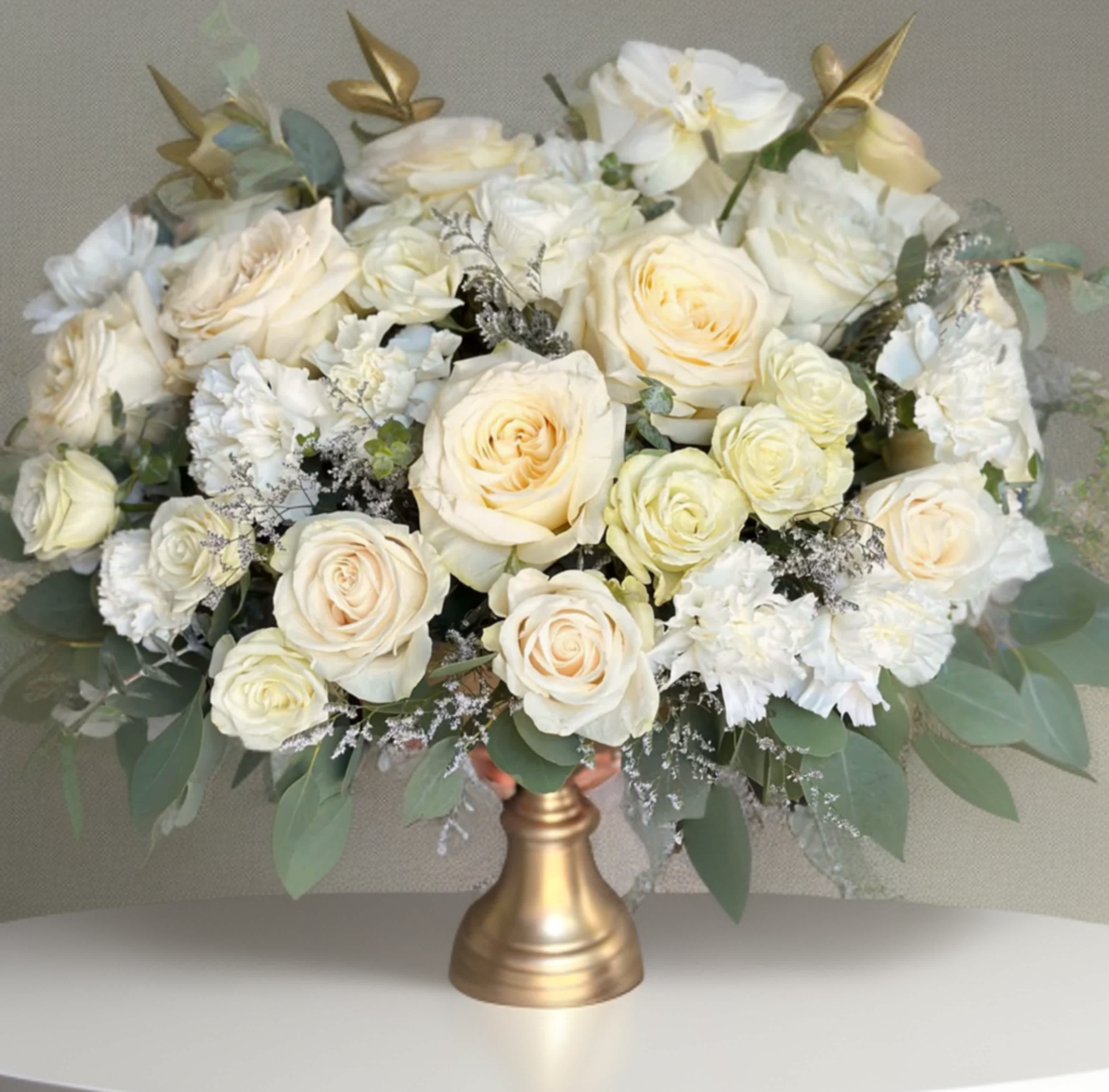 Centerpieces with Garden Roses and Eucalyptus - Within the black box adorned with a golden heart lie passionate red roses, akin to living flames, sparkling in the darkness of the night. Their vivid petals delicately brushing against each other create an image of love and romance, filling the space with magic and inspiration. This symbolic gift expresses unspoken feelings and beckons to the heart of eternal passion and tenderness.