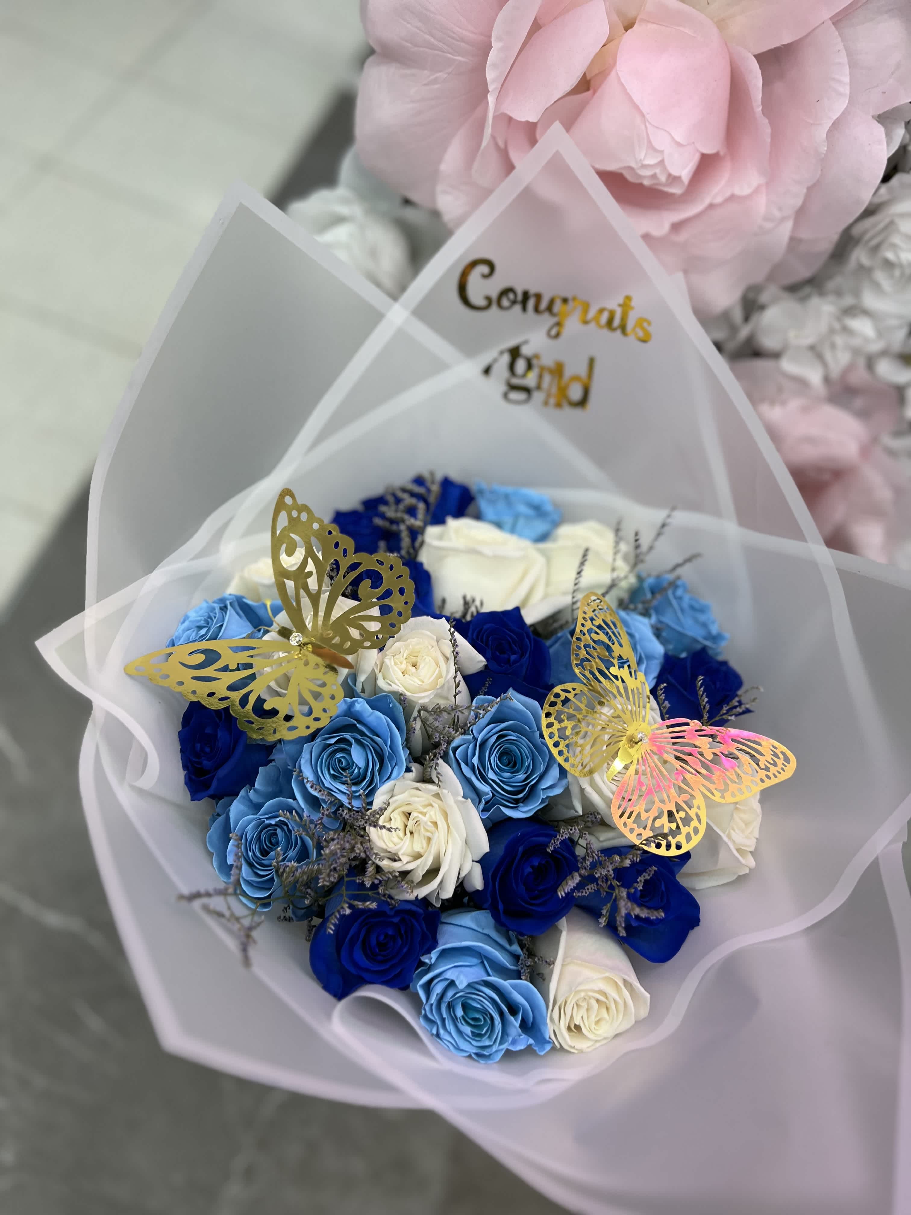 Shades of blue for graduation Shades of blue for graduation - Roses bouquet for Grad