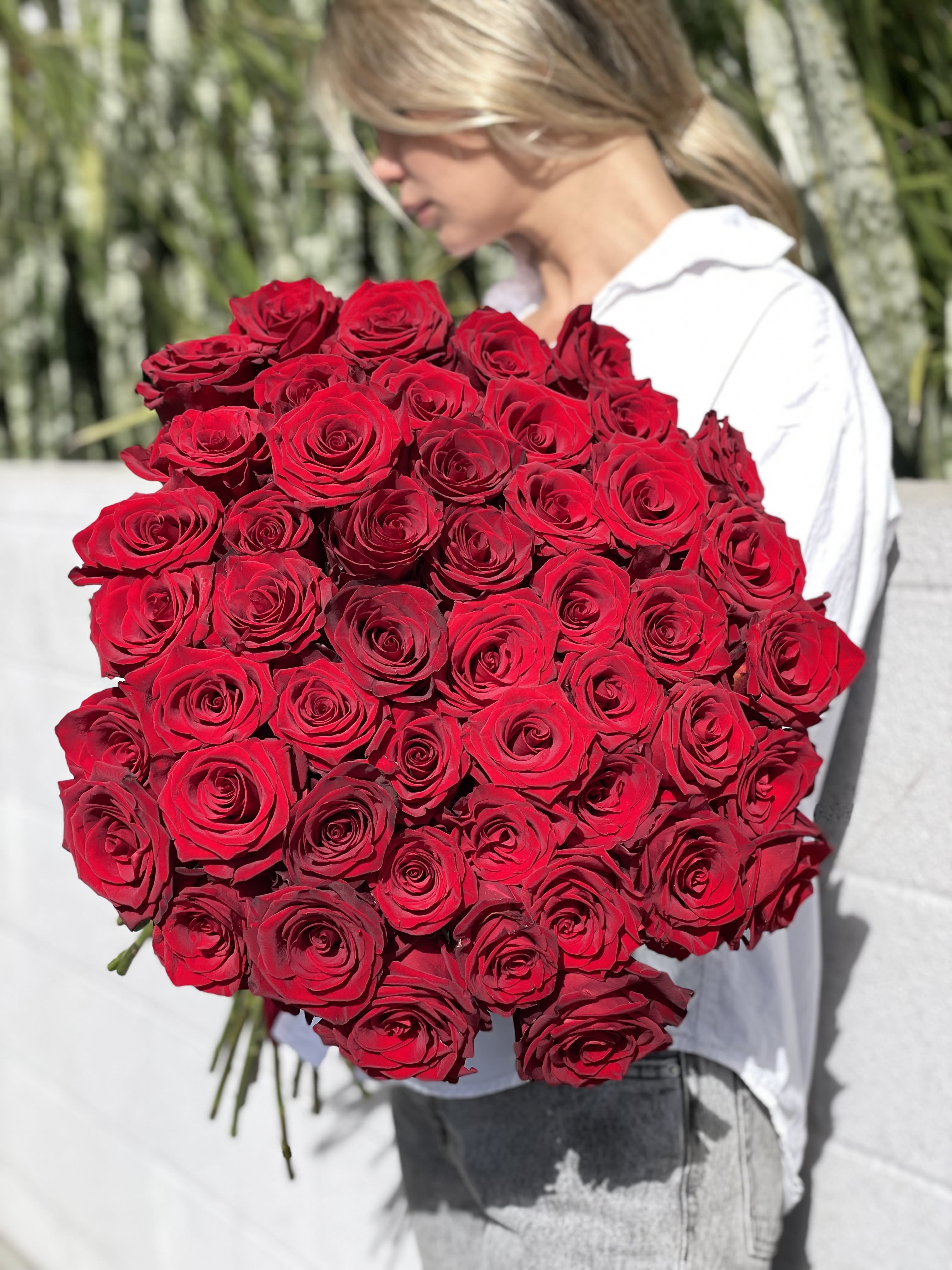 Gorgeous bouquet of stunning red roses - Gorgeous bouquet of stunning red roses (50 or 100)