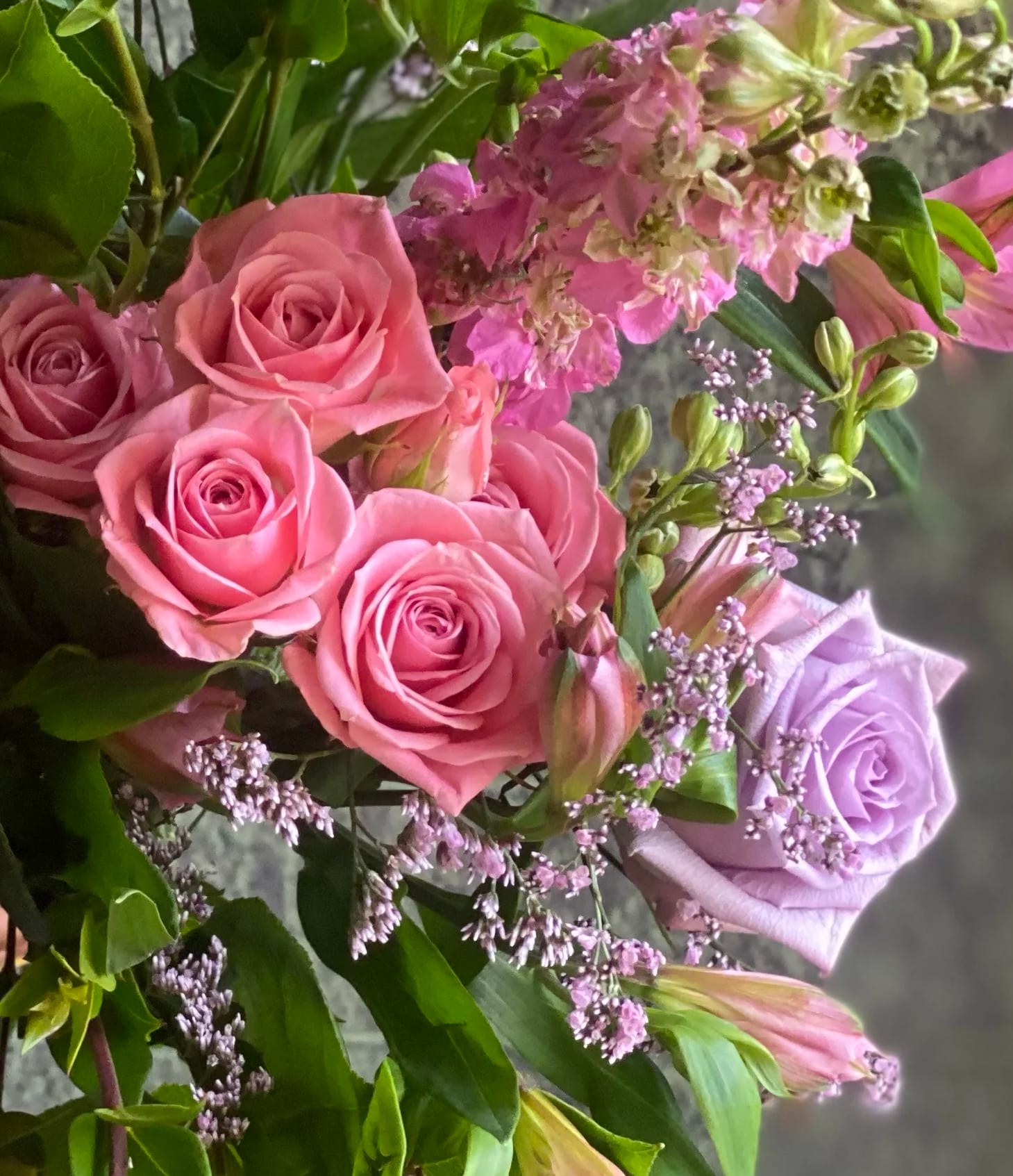 Le Petite Le Petite - The "Le Petite" is our smallest bundle full of pinks, creams, and lavenders. *Pictures are a representation of color pallets. The flowers in the photo may change based on availability.