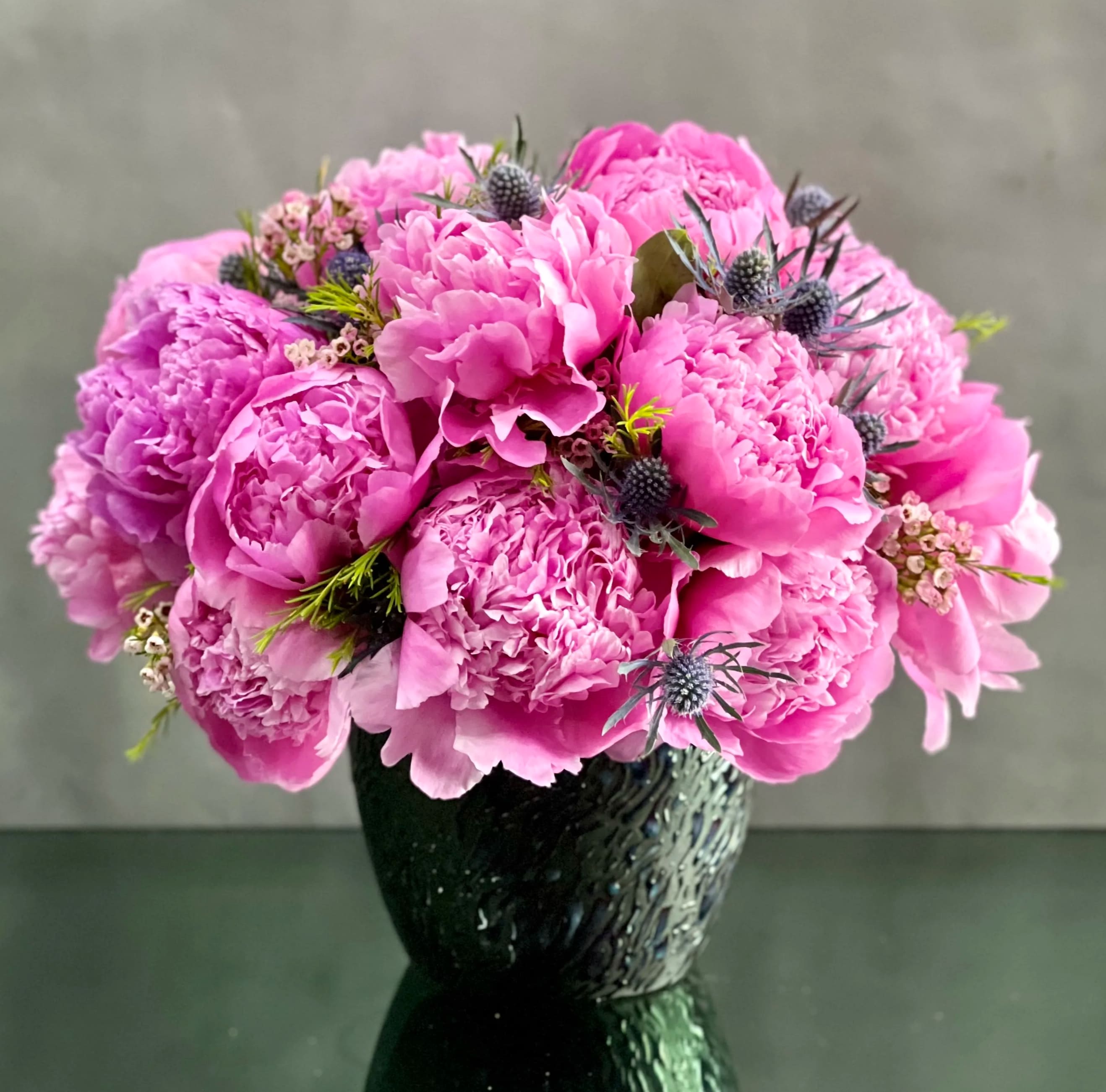 Peonies singing the blues Peonies singing the blues - Full, fluffy, fresh, and gorgeous! These delicate coral Peonies can stand alone and make a huge statement of their own.