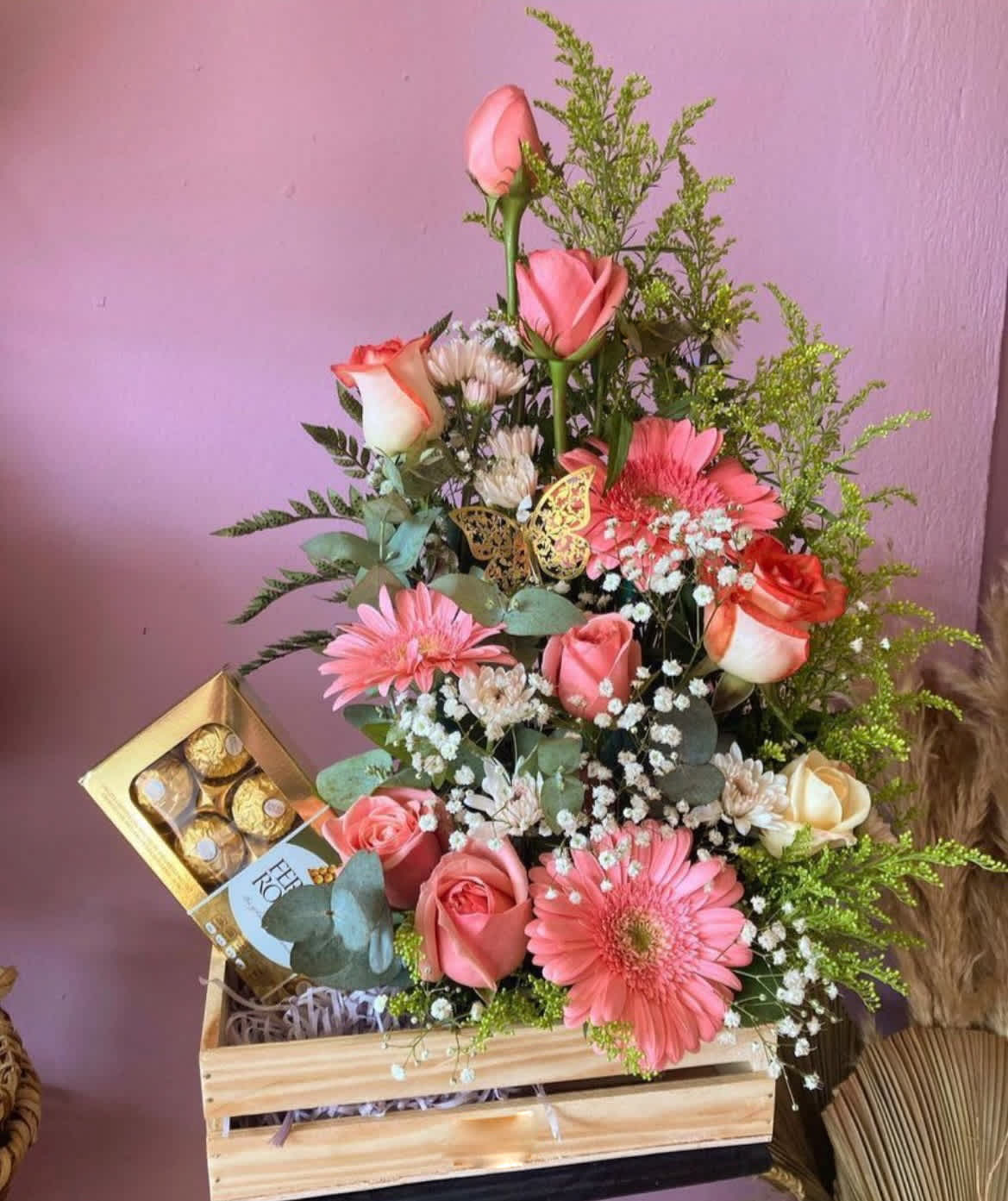 Pink Box with Roses and Gerberas  - Pink Box with Roses and Gerberas, Cushion Pom, Ecualytups, Solidago and Baby Breath Accents. Includes a Butterfly and a Box of Ferrero Rocher chocolates. **BOX DESIGN WILL VARY *** Depending of the availability of flowers and material, substitutions are necessaries. 