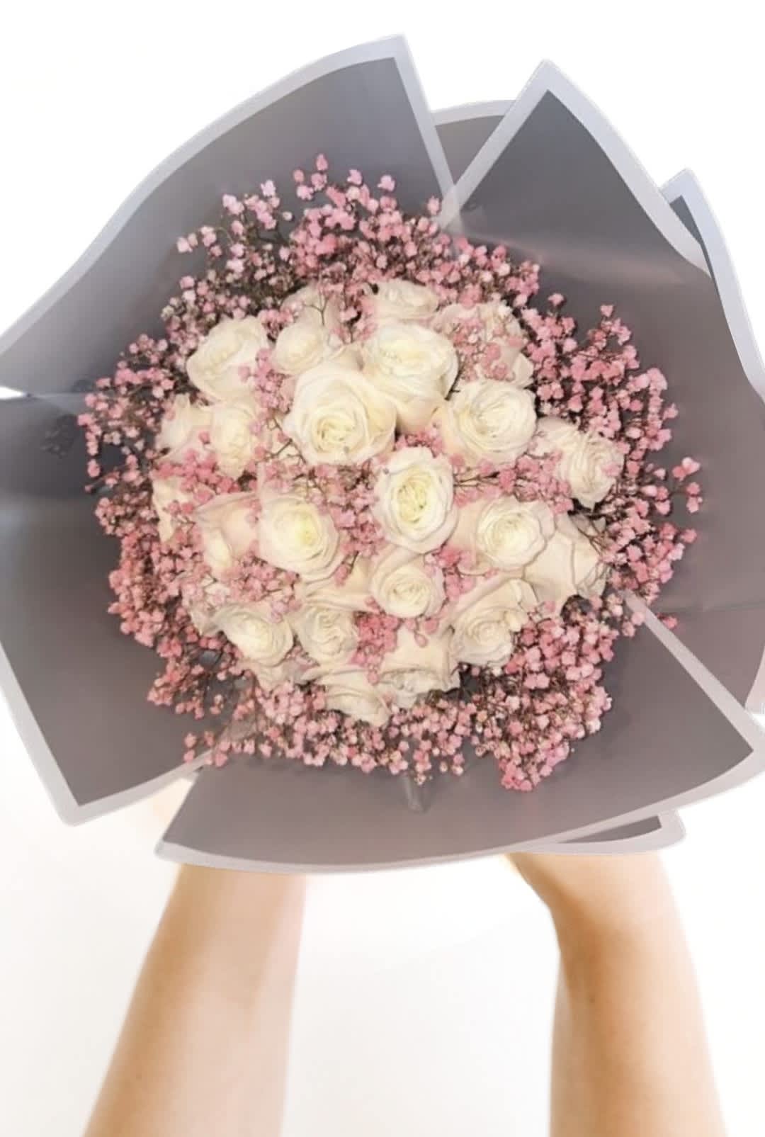 Light pink roses with baby's breath shop