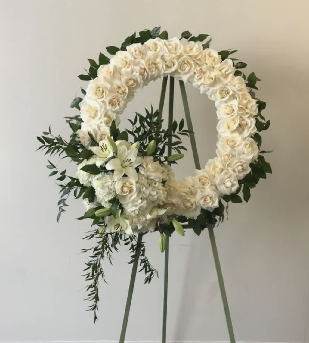 Standing Wreath-White Standing Wreath-White - 36"x36'