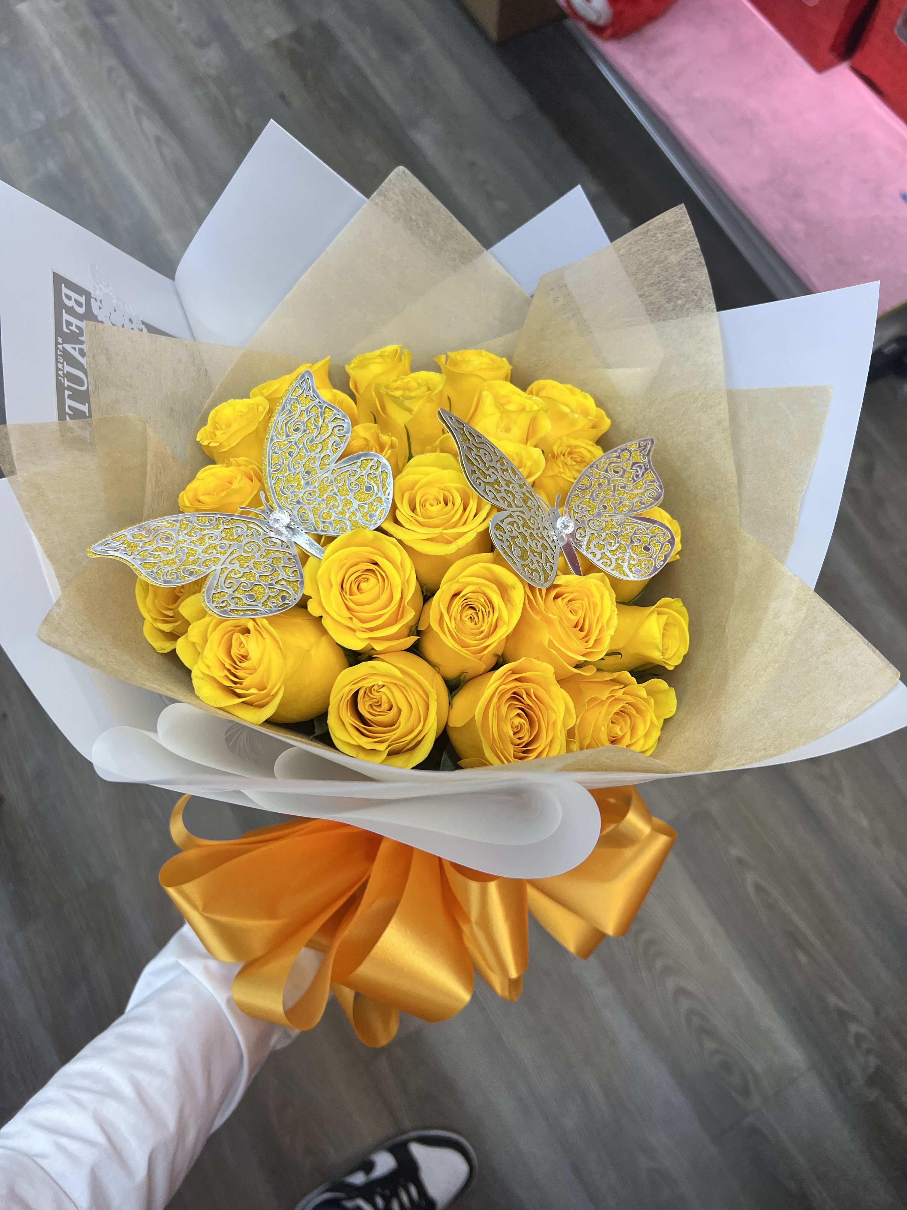 Buchon yellow roses Buchon yellow roses - 25 yellow roses