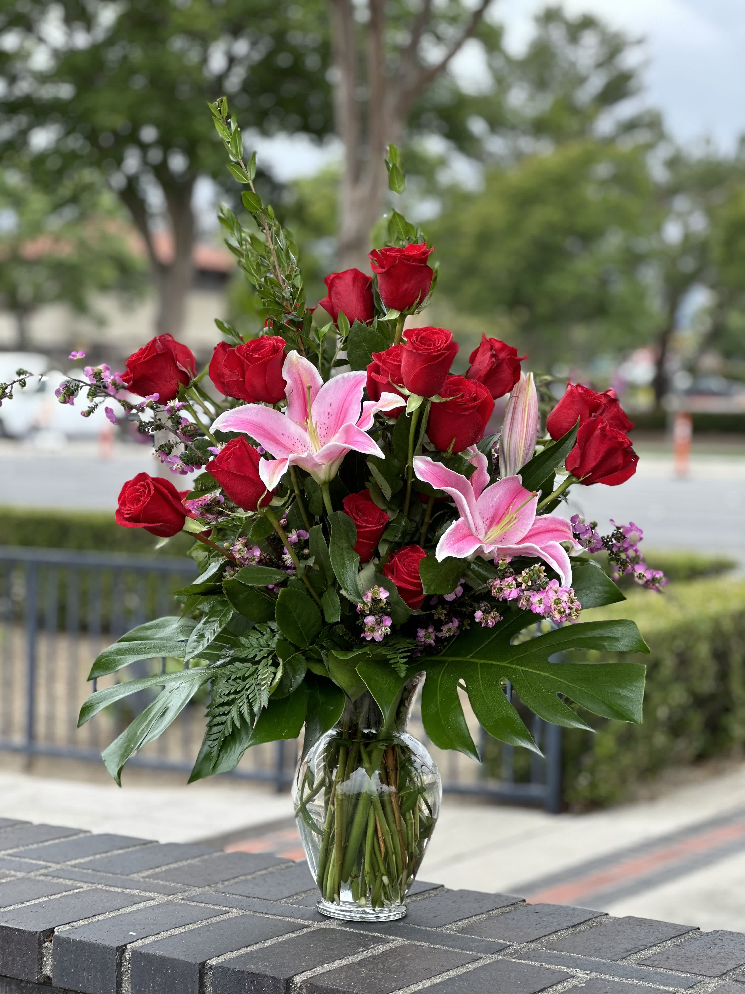 Tommy Floral Rose Vase Tommy Floral Rose Vase