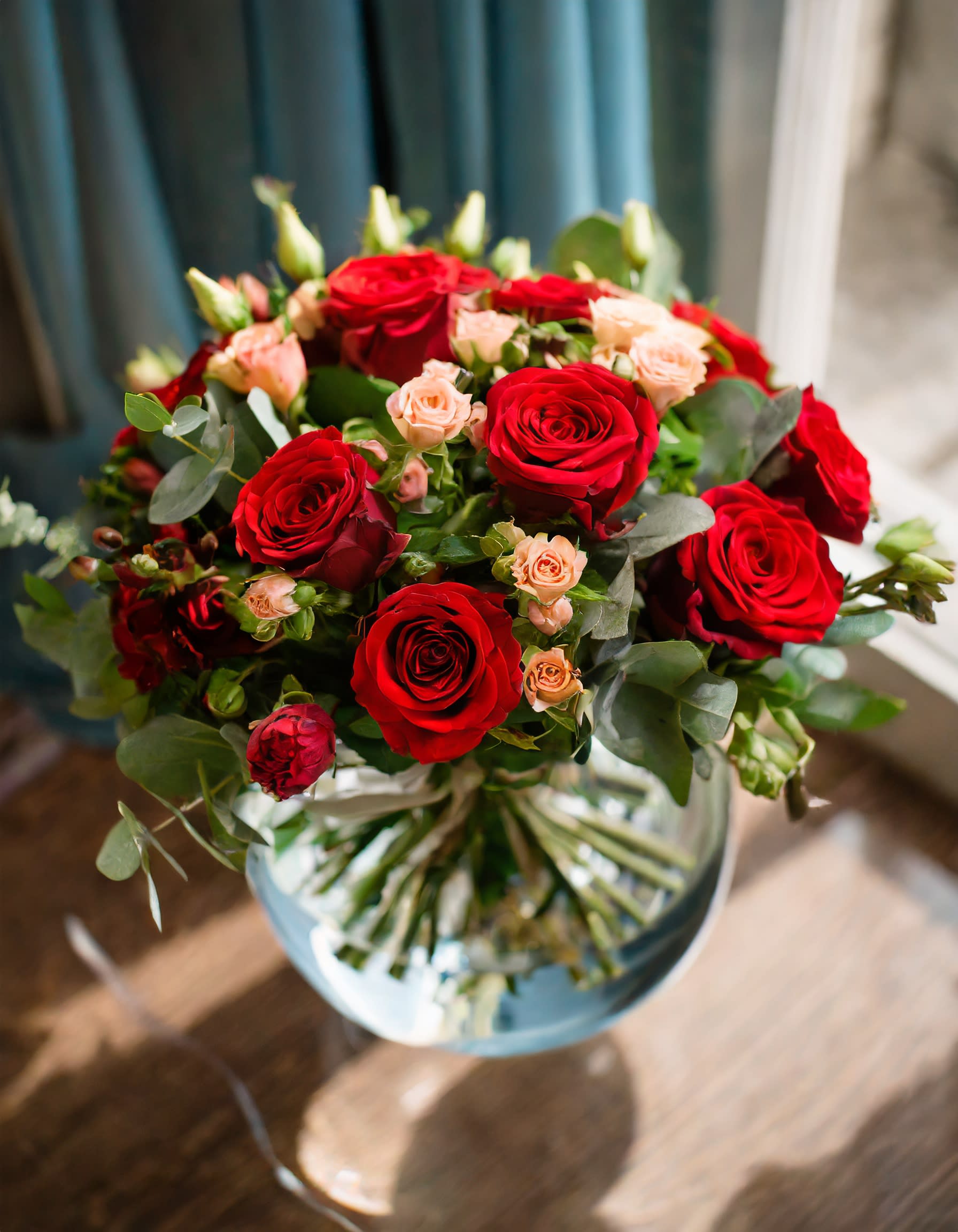 Hang on to Your Love Hang on to Your Love - A charming and beautiful bouquet featuring red roses and cream spray roses, elegantly arranged in a clear vase. The delightful aroma of eucalyptus adds a fragrant touch to this lovely arrangement. Recommended for: Love and Romance, I Love You Flowers, Anniversary, Proposal, Romantic Gift, Birthday, Get Well Soon, Celebrations, Best Wishes, Thank You, Congratulations, Just Because, New Baby, Everyday, Sympathy ALL IMAGES PROVIDED AT STANDART PRICE Photos and visual presentation of the products represent an overall style, look and feel, which we may not be able to identically replicate in some instances