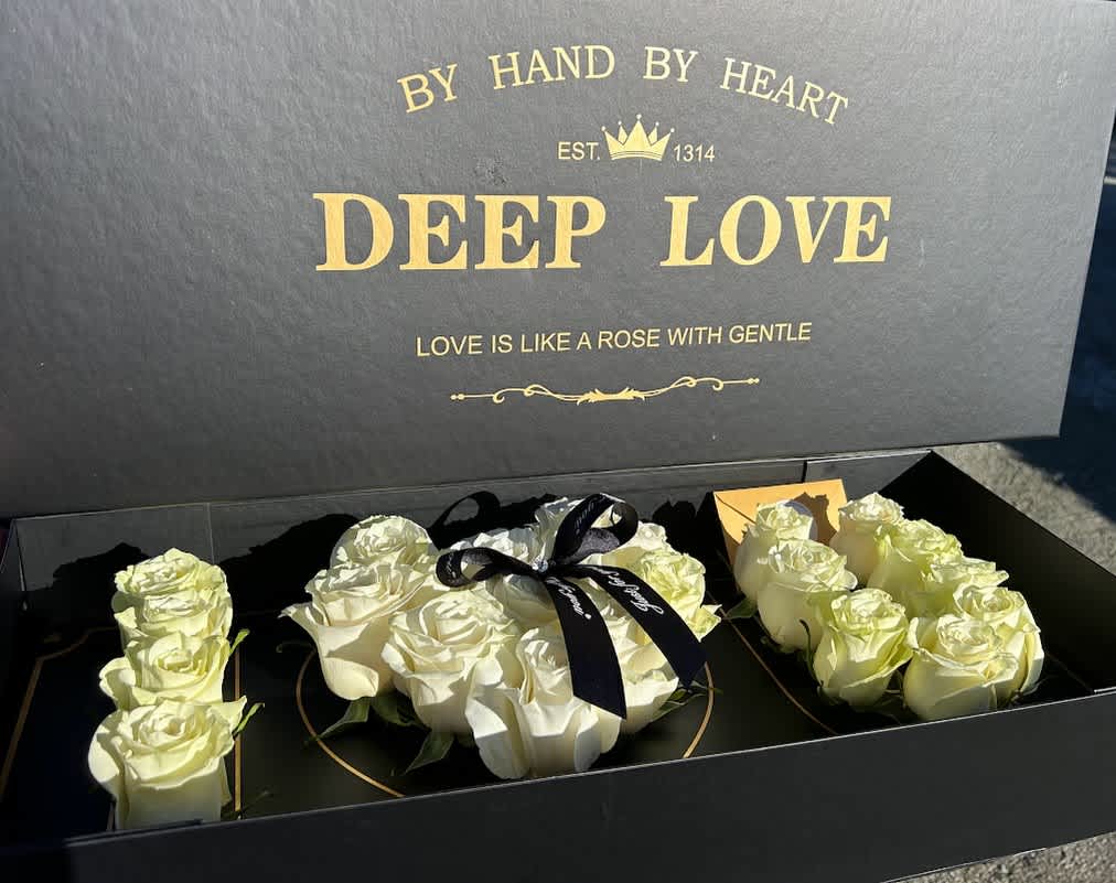 I LOVE YOU BOX WITH ROSES - ROSES IN AN I LOVE YOU BOX