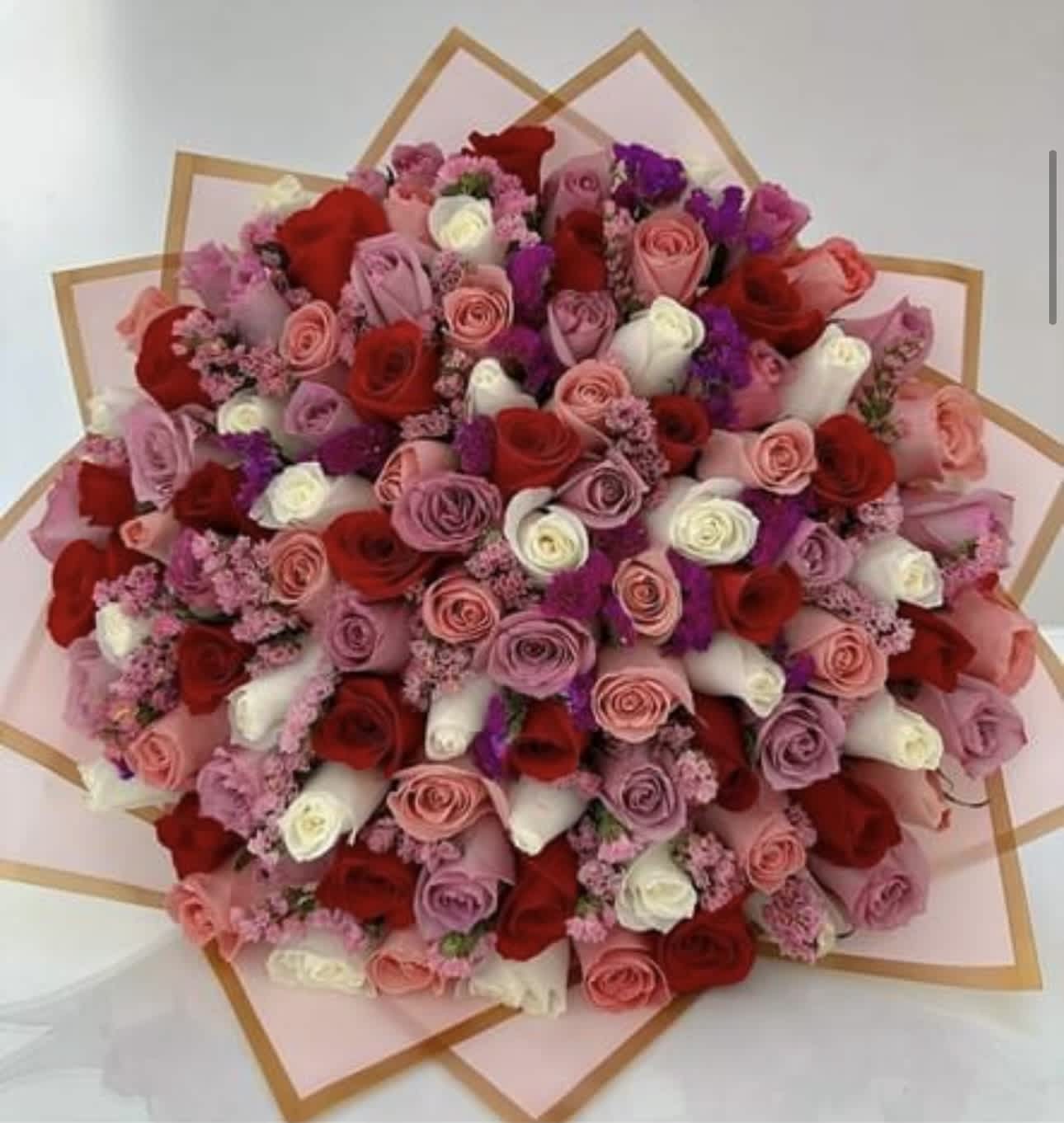 Ramo Buchon Ramo Buchon - 100 roses multi color