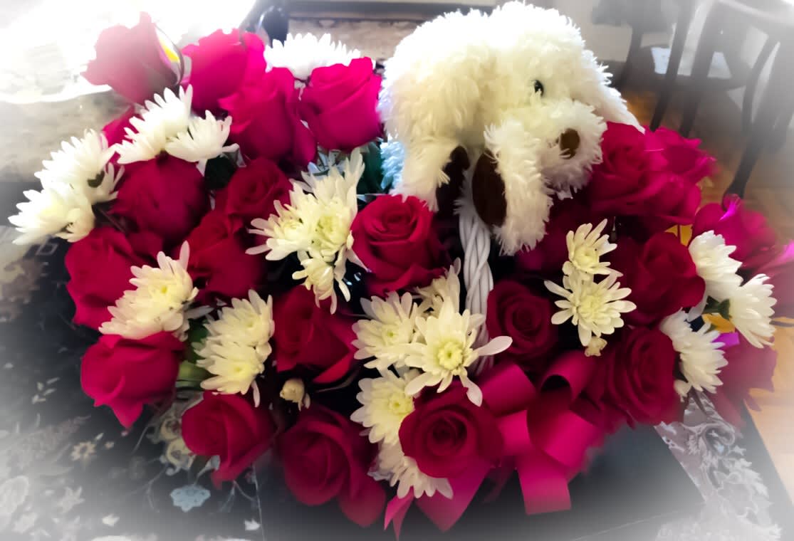 Blooming Girls Blooming Girls - Cute Basket full of Roses with a soft Animal