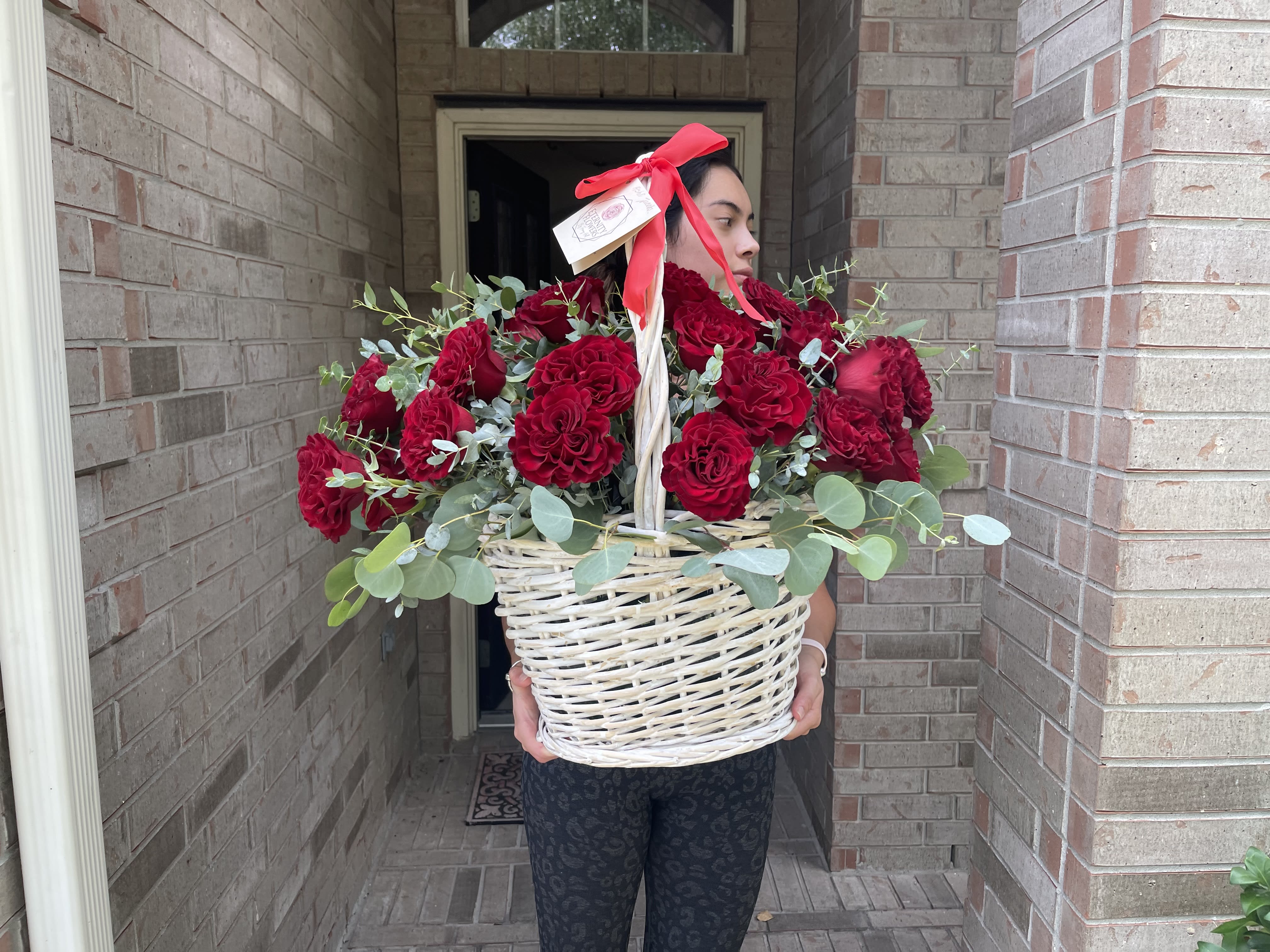 Antoinette pure love  - Florist designer roses and foliage 