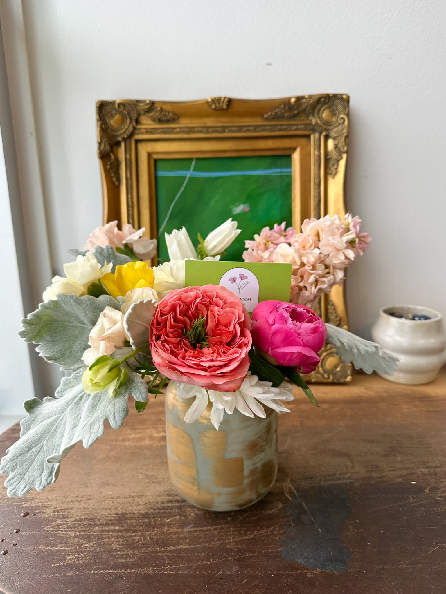 Designer's Choice - A color and style chosen by our featured designer. We want to constantly offer unique and different styles to experiment with. These arrangements celebrate our designer’s creativity and artful color combinations. It’s sure to make a statement piece in the home!  At Ray's Room, every arrangement is one of a kind and styled to your specifications. If you have any special color requests, we will do our best to meet them. Please place them in the &quot;Order Notes&quot; section at checkout. Because we always use the freshest local blooms we can get our hands on, your final arrangement may not look exactly as pictured due to seasonal availability.