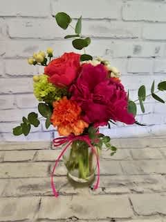 Summer Sizzle Summer Sizzle - Add a little sizzle to your summer with this beautiful arrangement with seasonal summer florals. Perfect for all your summertime gatherings. Seasonal summer blooms may vary depending on availability.
