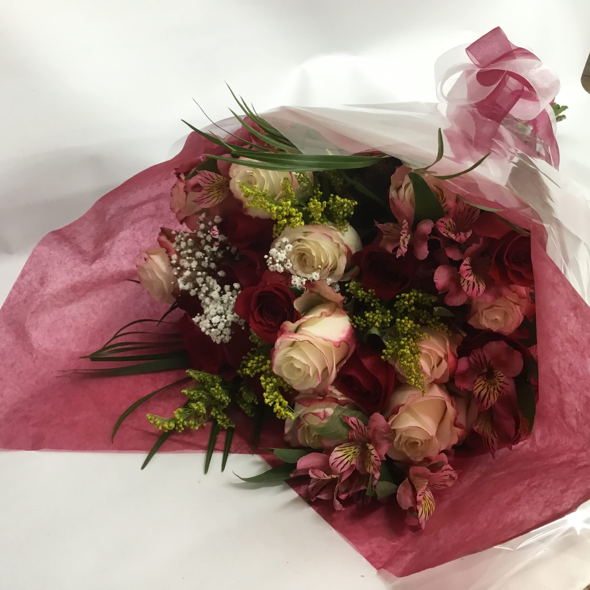 Rose explosion - Bouquet of 2 dozen roses, alstromerias and yellow medley