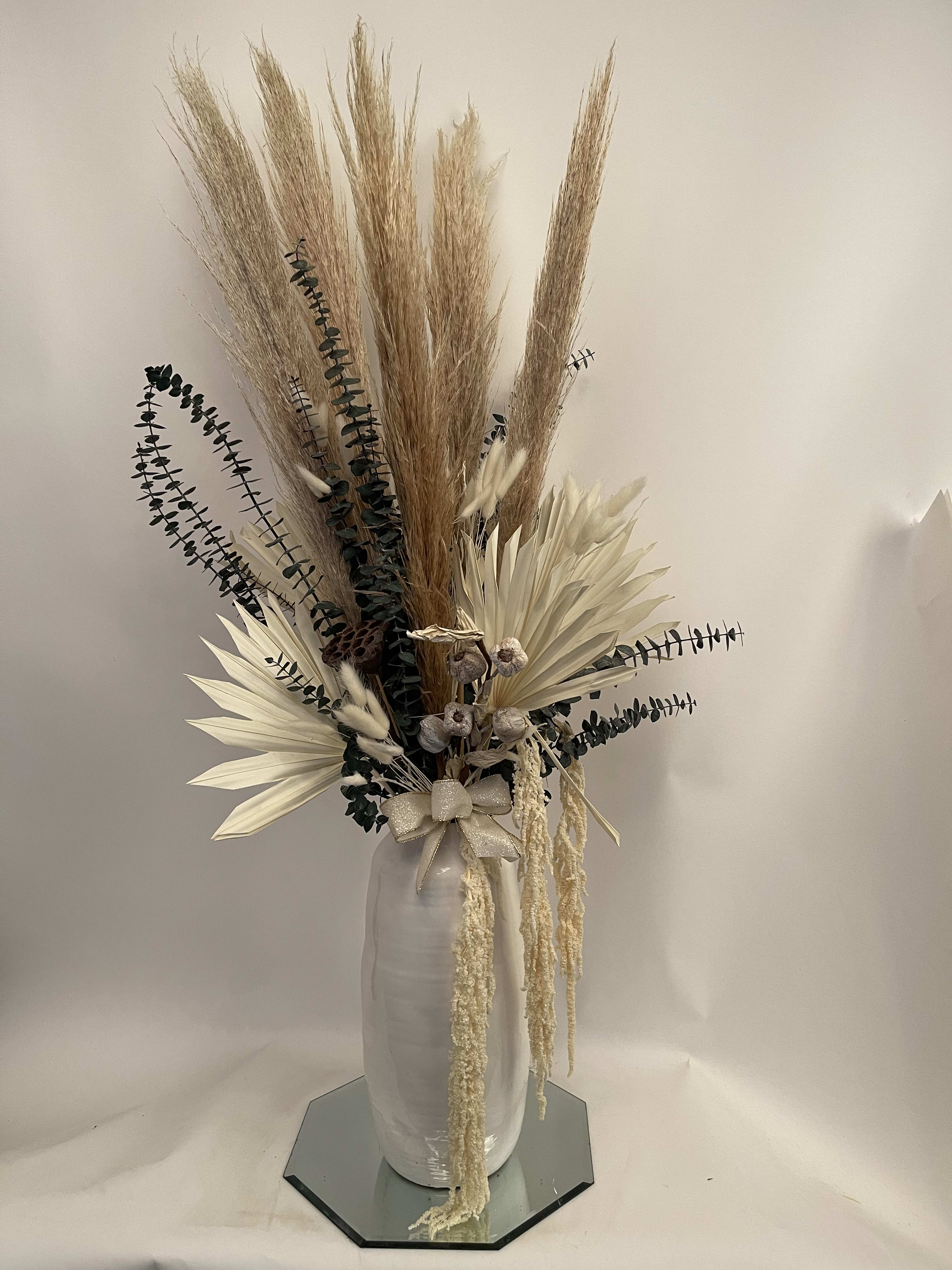 DRIED pampas floral  - This is NOT a fresh florals it’s made of dried and artificial flowers 