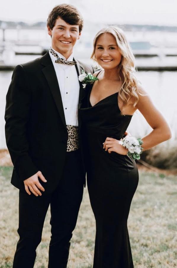 Homecoming flowers for black dress new arrivals