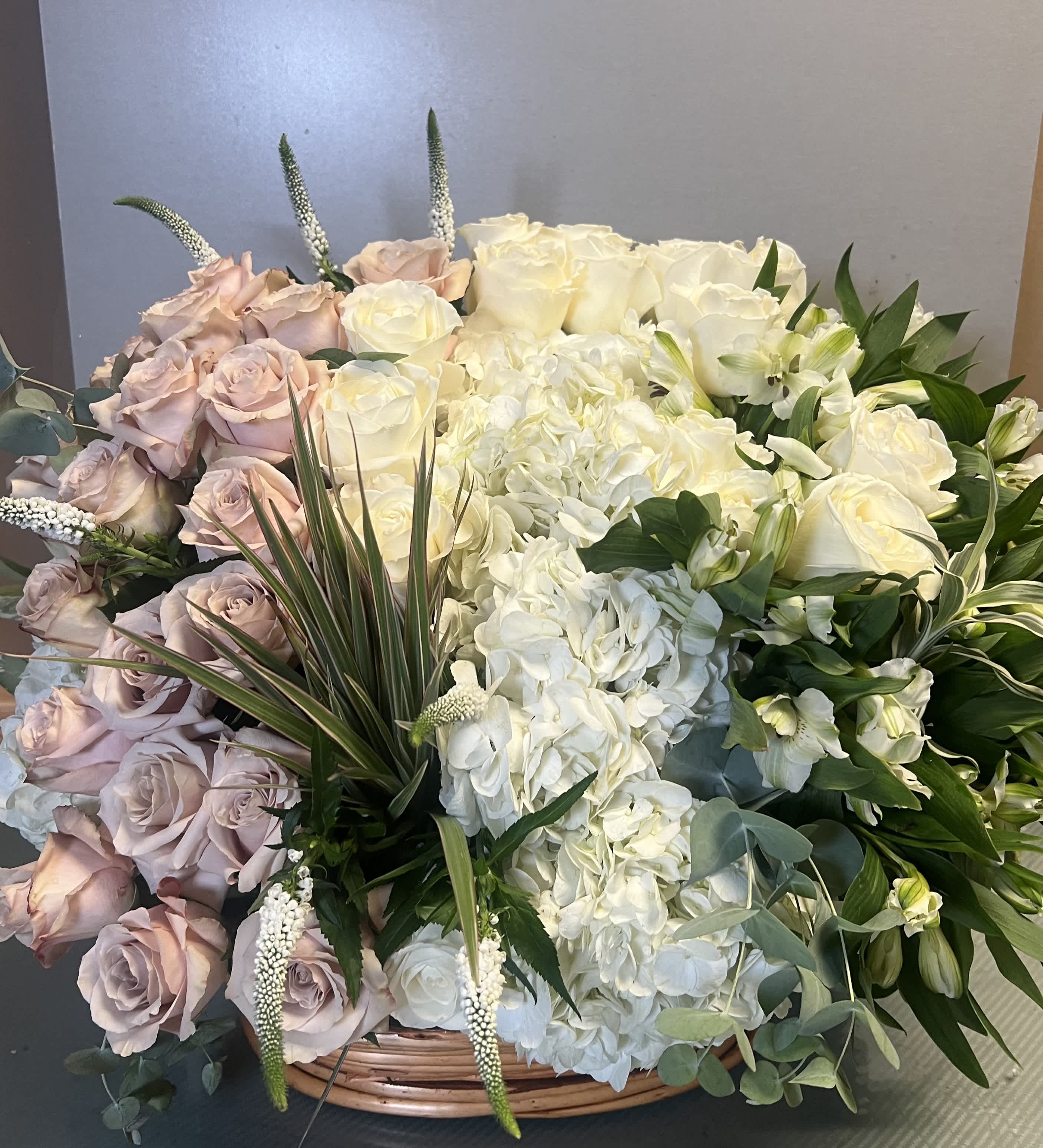 Basket 6320 - Basket mix flowers AS SIMILAR AS POSSIBLE Substitution  based on season, flowers availability or any unforeseen or uncontrollable circumstances 