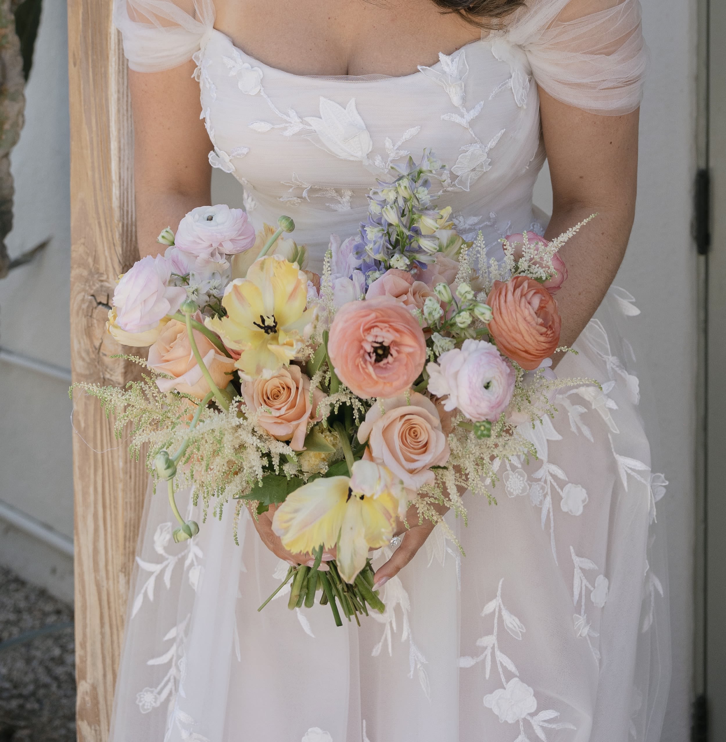 ERICA - - Brighten your day with a bouquet of soft yet vibrant garden flowers, radiating an airy, fresh feel. - Features a mix of delicate hues and lively colors for a cheerful and romantic look. - The light and colorful arrangement adds a touch of natural beauty and charm to your bridal ensemble. - Perfect for a spring or summer wedding, bringing a breath of fresh air and joyful elegance.