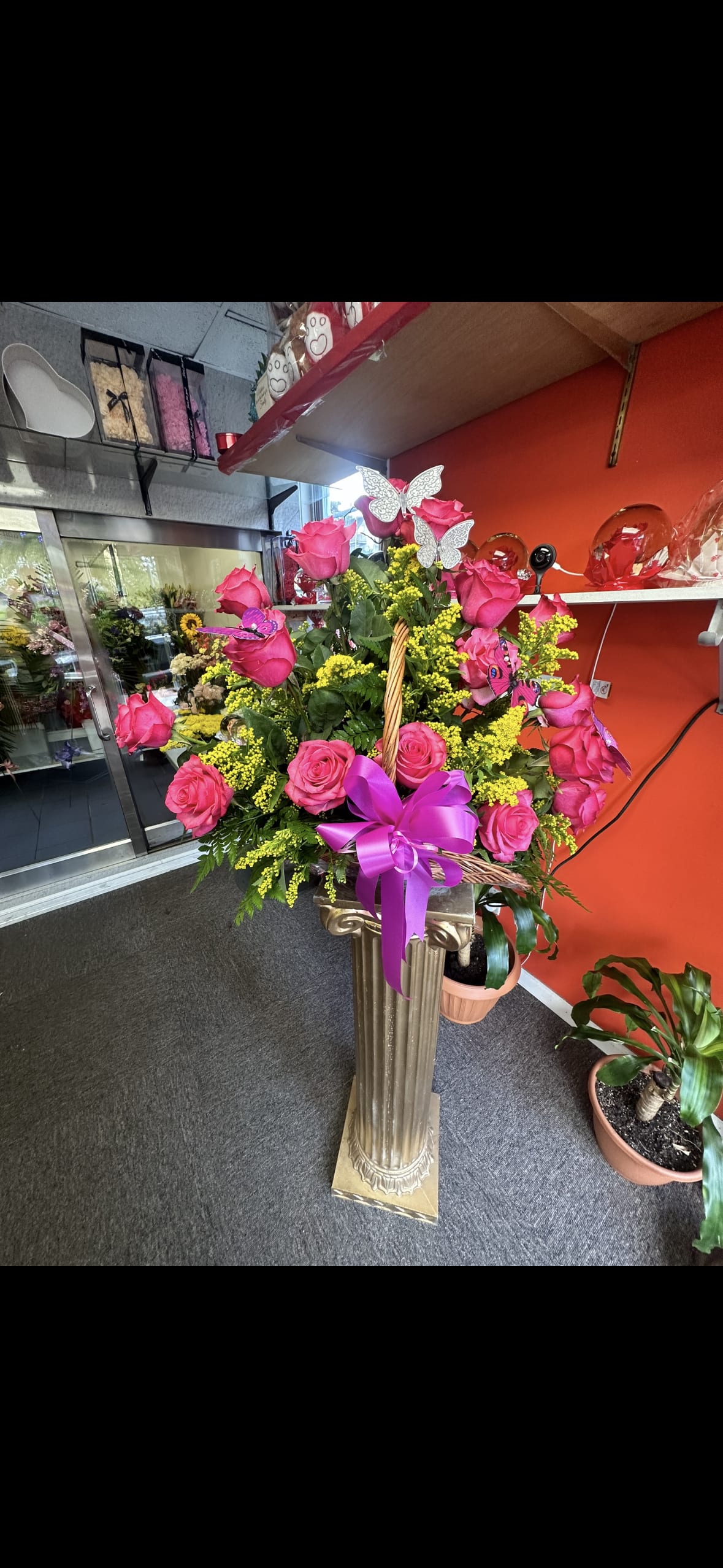 Appreciation Basket - Say Happy Birthday or Thank you with this truly spectacular arrangement in a basket. Additional colors available, please leave a comment or call to request a different colored roses. 