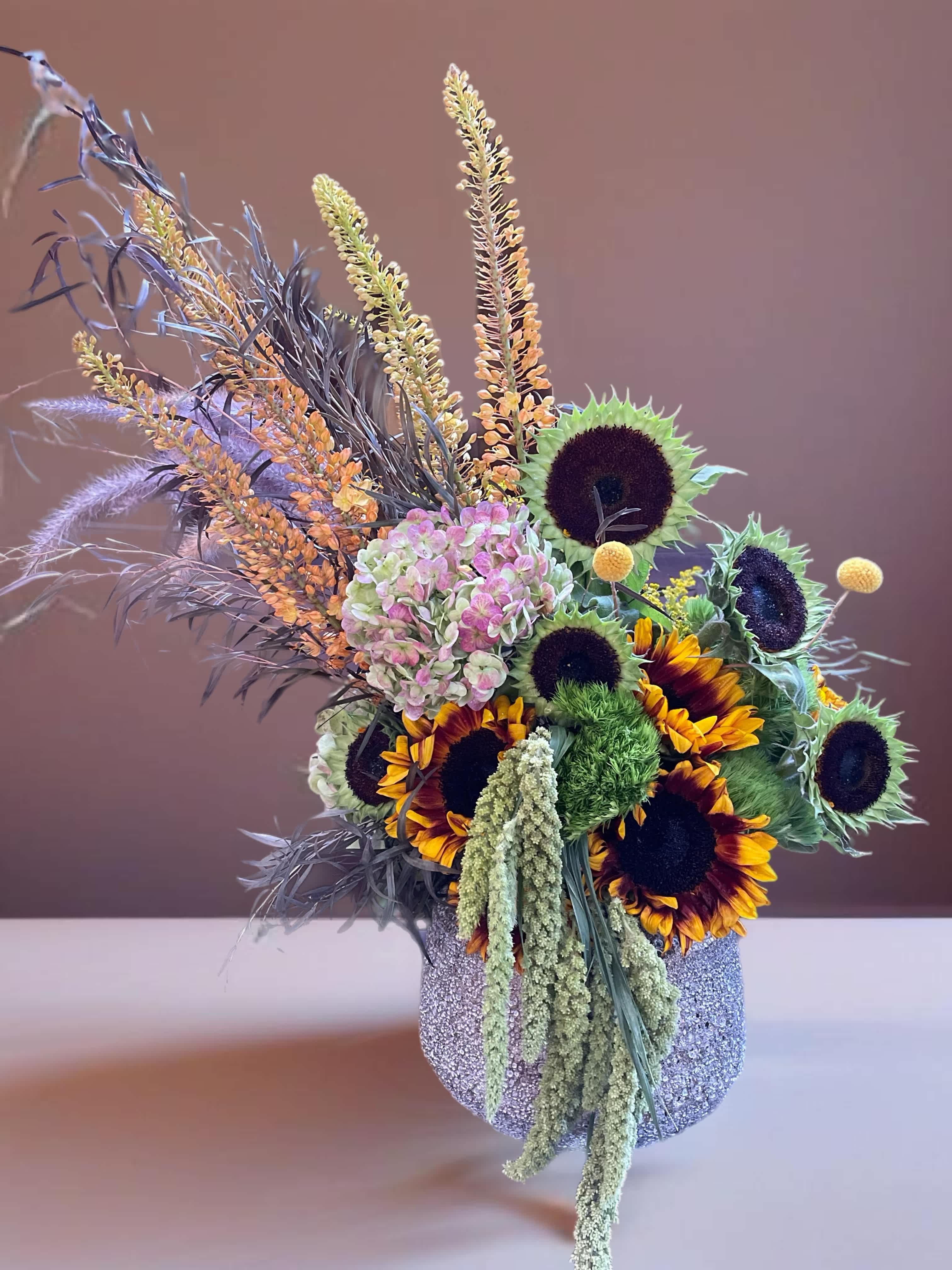 Sunflowers in Boho-Chic Style  - Sunflowers floral arrangement is a beautiful gift to celebrate love and friendship! Amazing gift for birthday and anniversary! You can order it in fabulous Boho-Chic style.