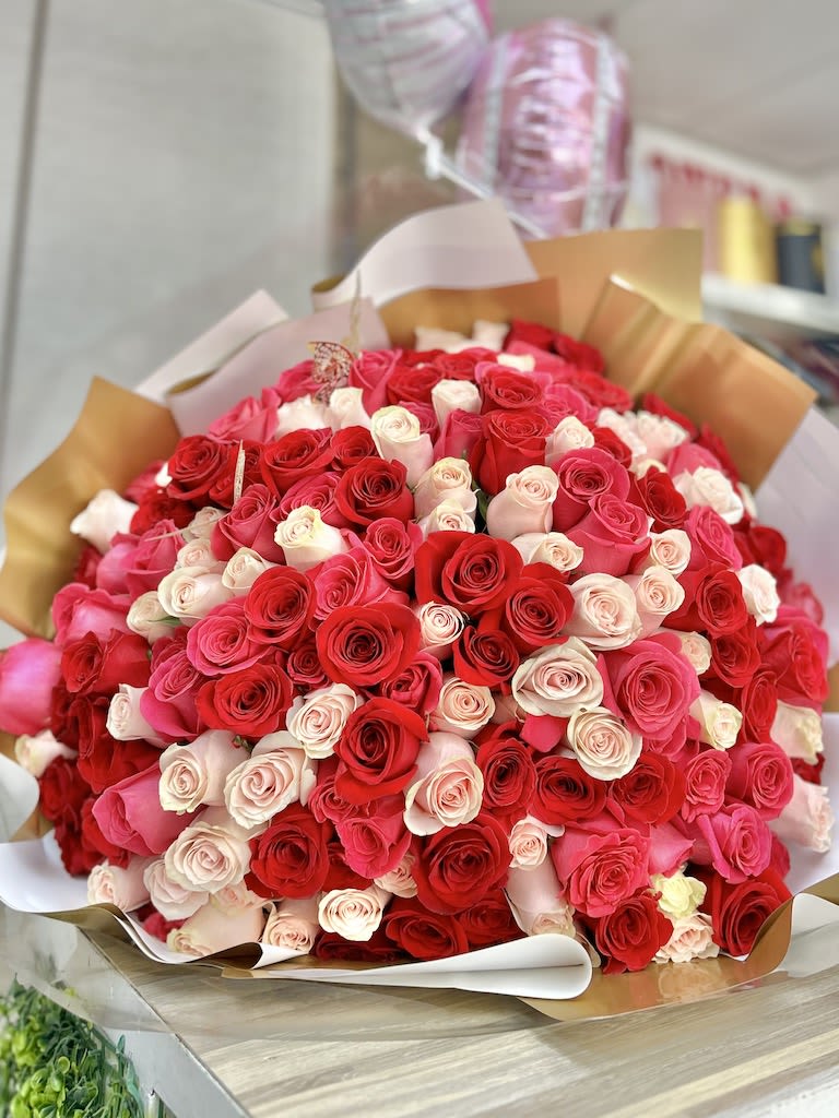 200 Roses Round EuroBouquet - Pink Shades by More Than Flowers