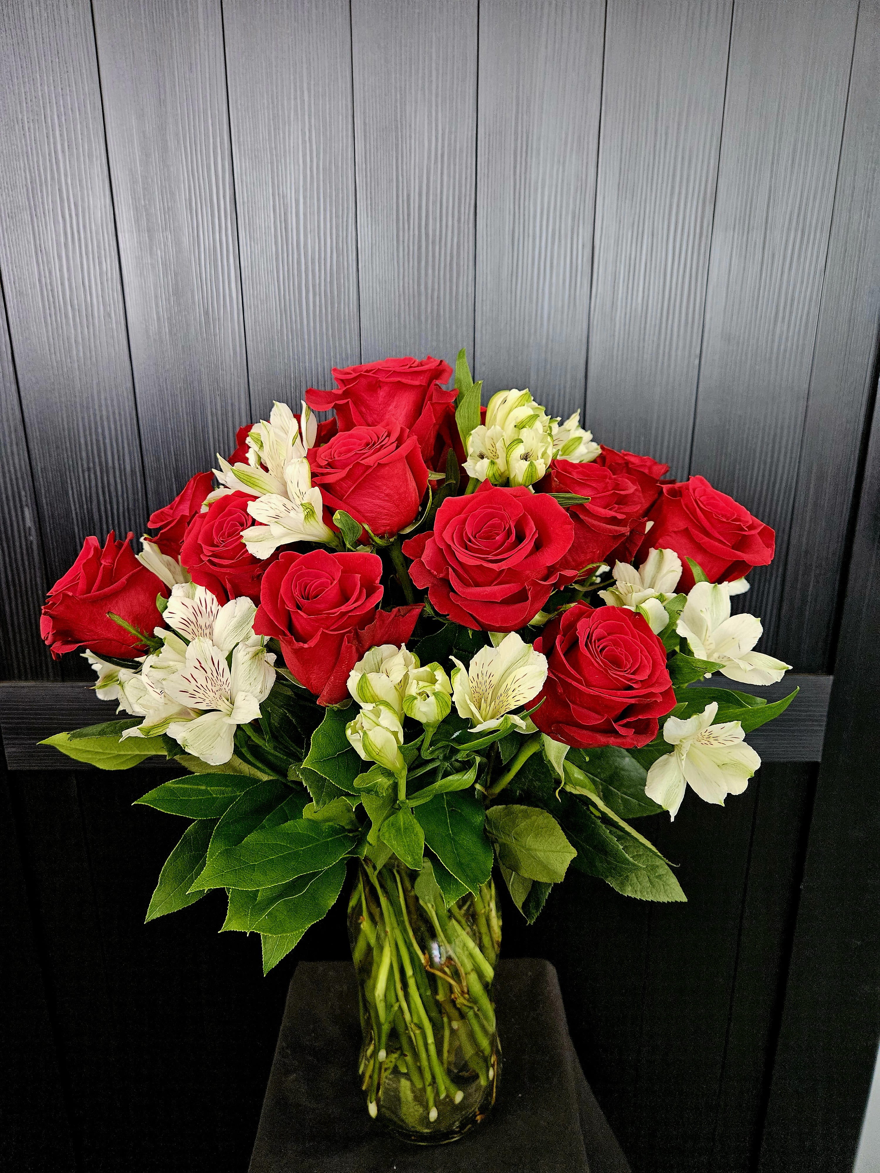 design 101 design 101 - dozen roses, can be ordered in other colors