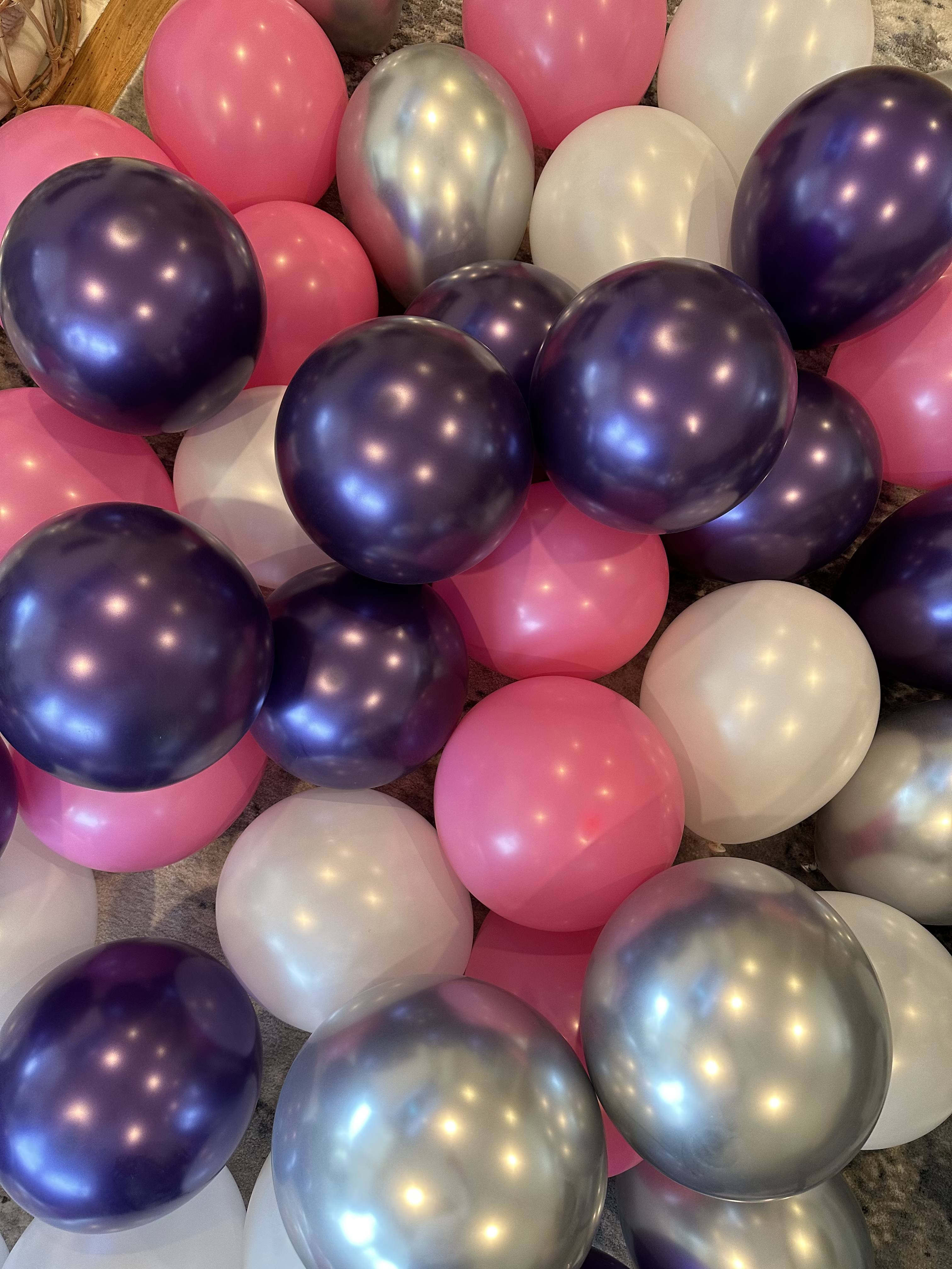 Latex Balloon Latex Balloon - 12" latex balloons! If you're looking to upgrade your floral gift or surprise someone with a special add on, that's your best choice. We kindly ask to add to the order notes your color preference for the balloon. All colors available.